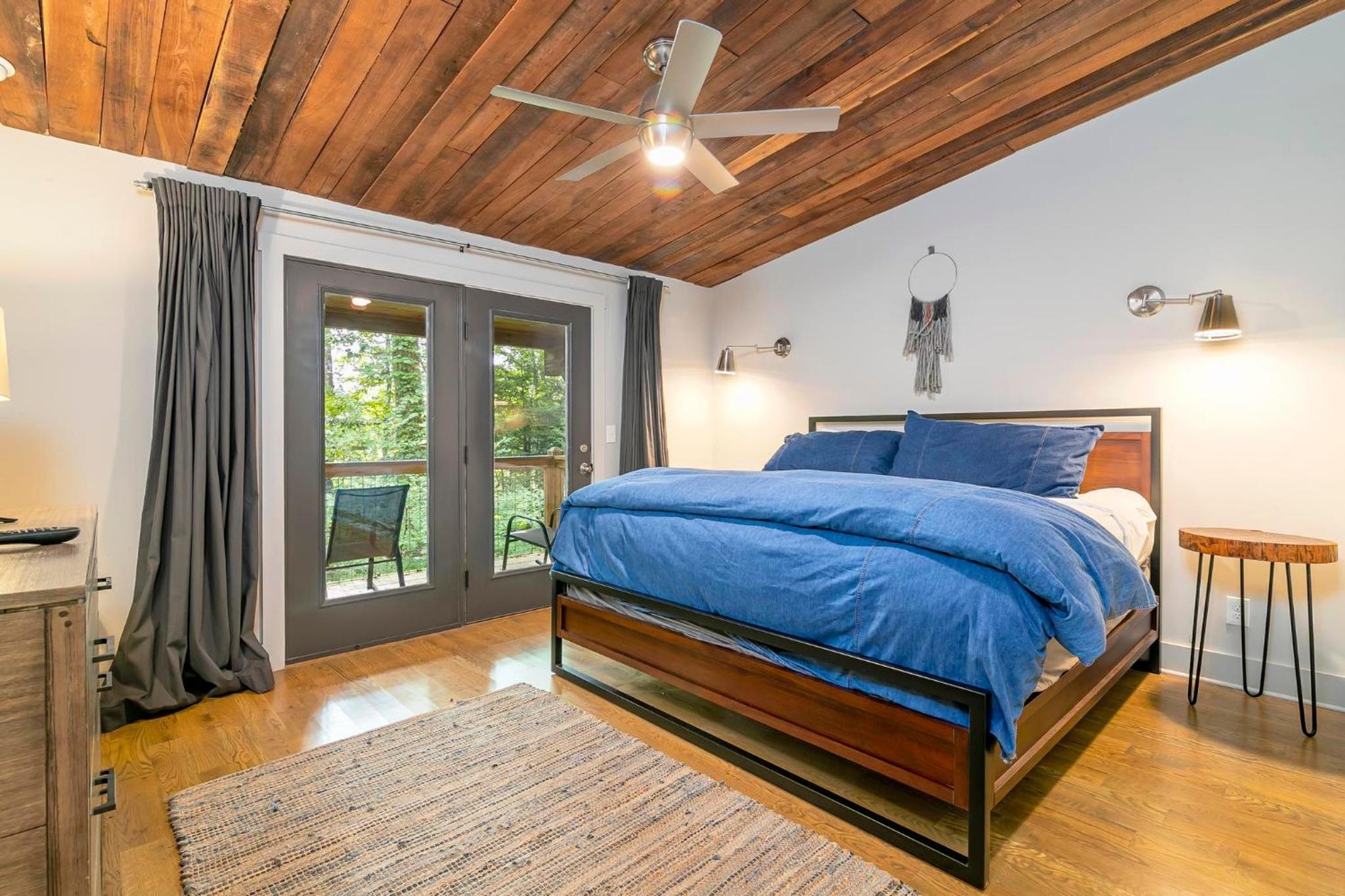 Luxury One-Bedroom Suite - Photo 4