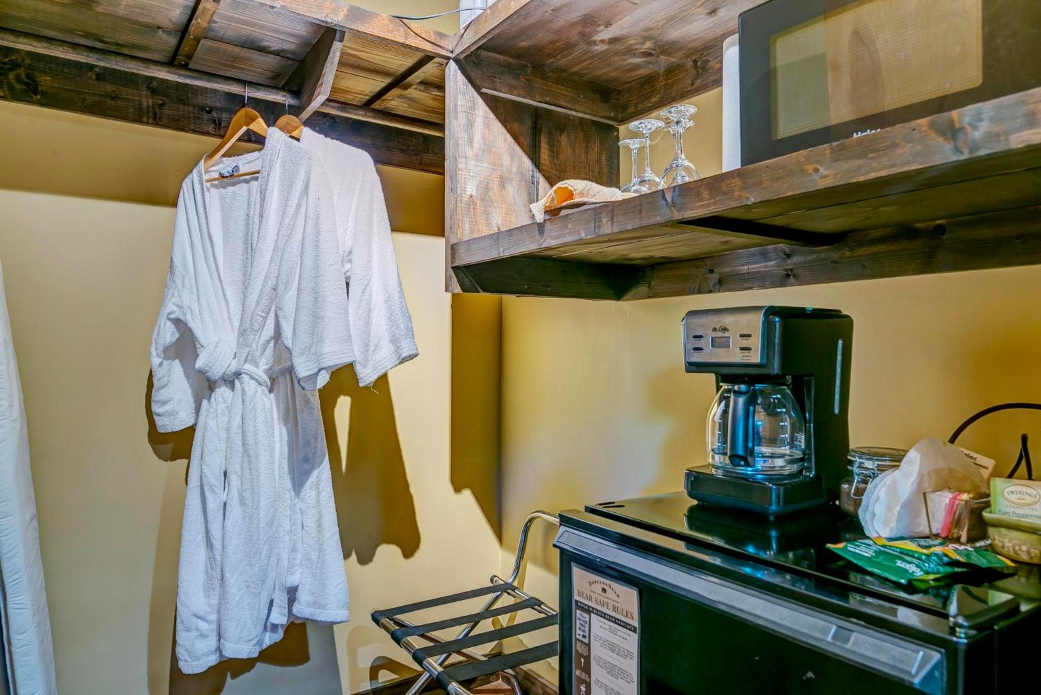 Basic King Room - Photo 2