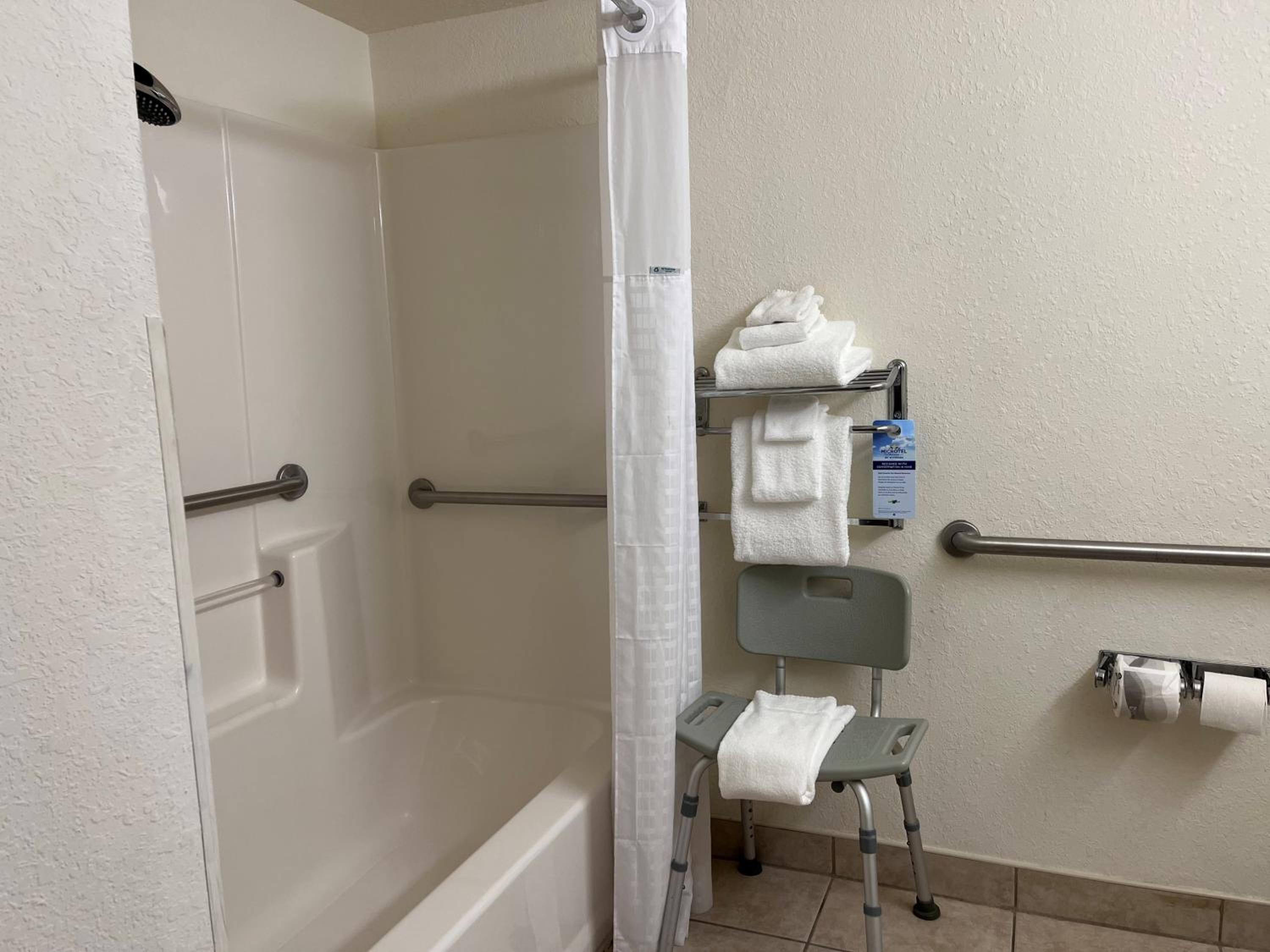 Queen Room - Disability Access/Non-Smoking