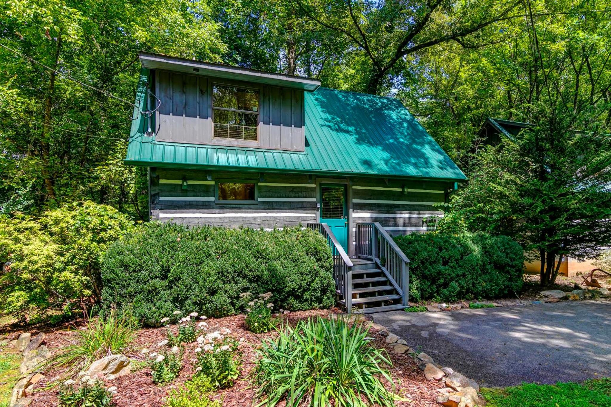 Two-Bedroom Bungalow - Pet-Friendly - Photo 2