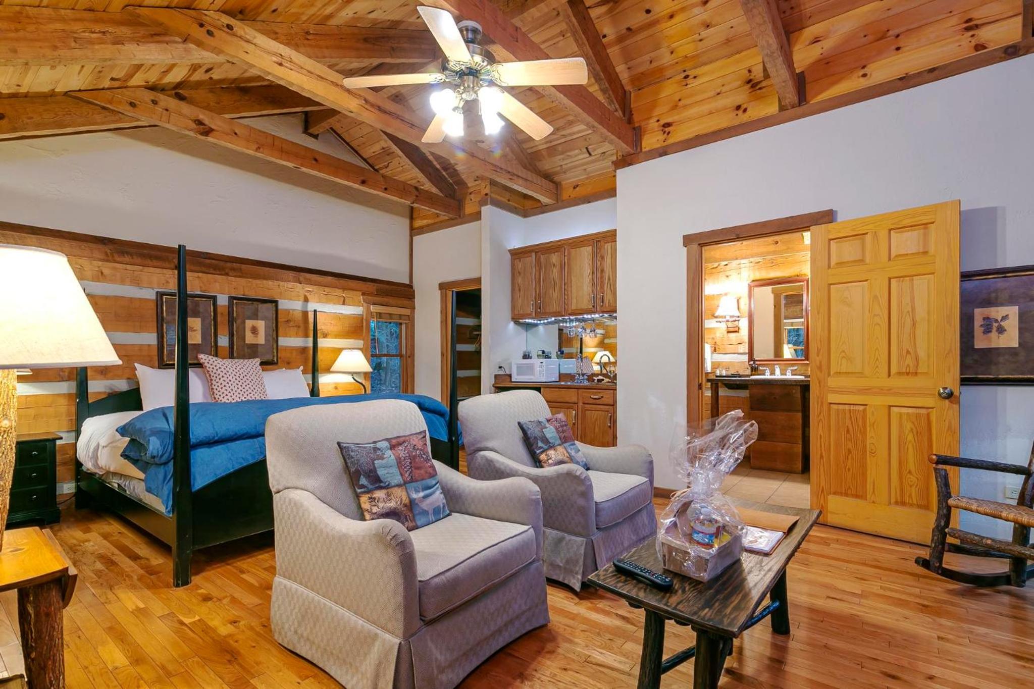 Deluxe One-Bedroom Cabin - Pet Friendly  - Photo 1