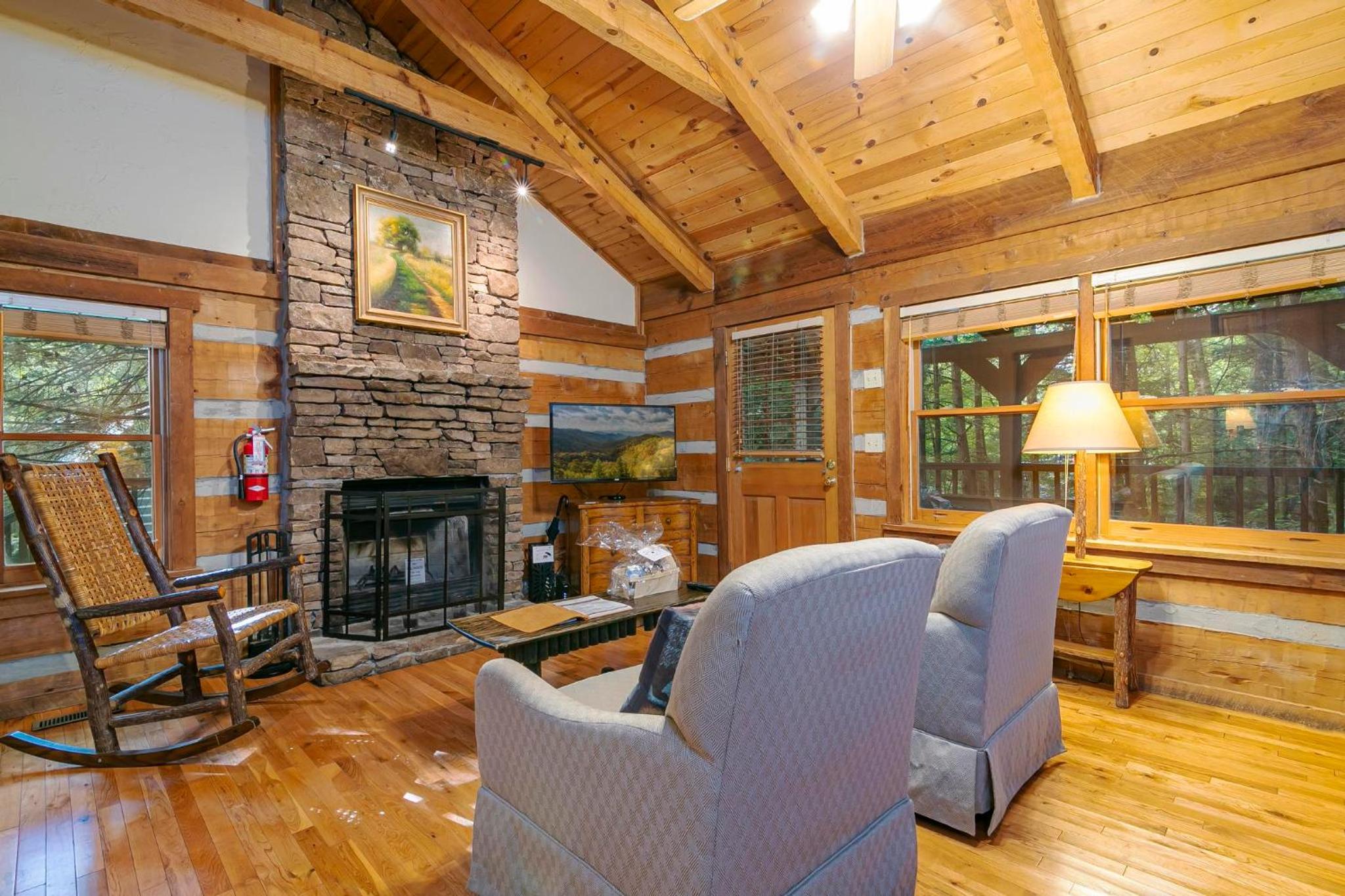 Deluxe One-Bedroom Cabin - Pet Friendly  - Photo 5