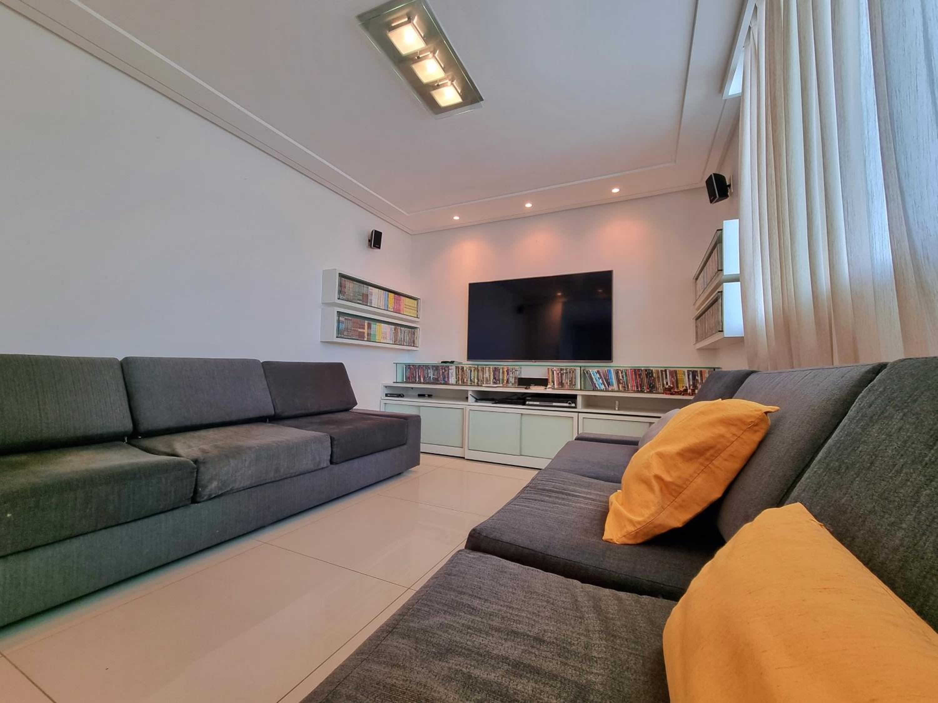 Four-Bedroom House photo 2