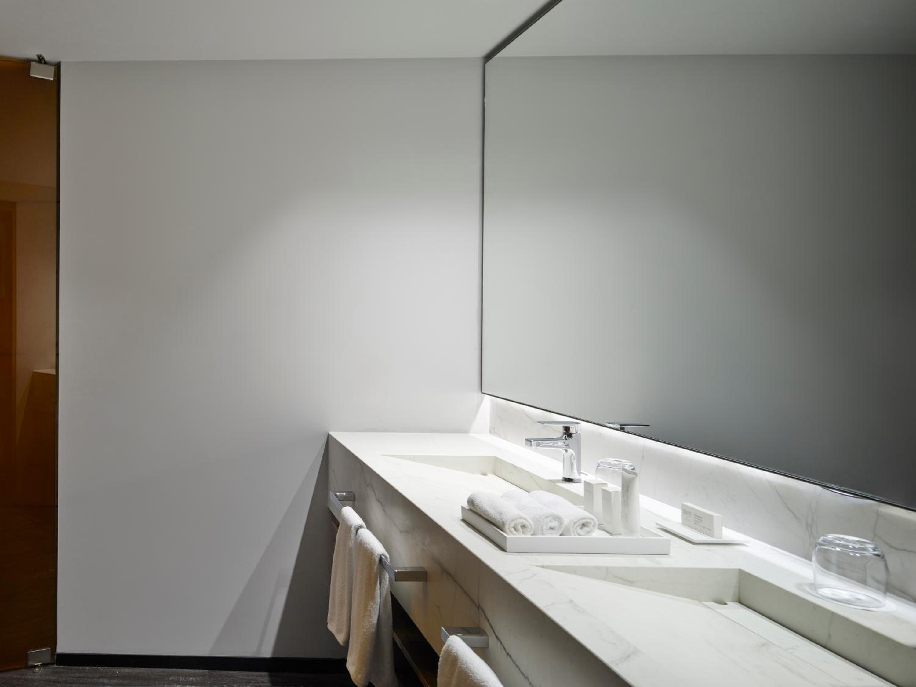 Mondrian King Suite with Terrace - Photo 3