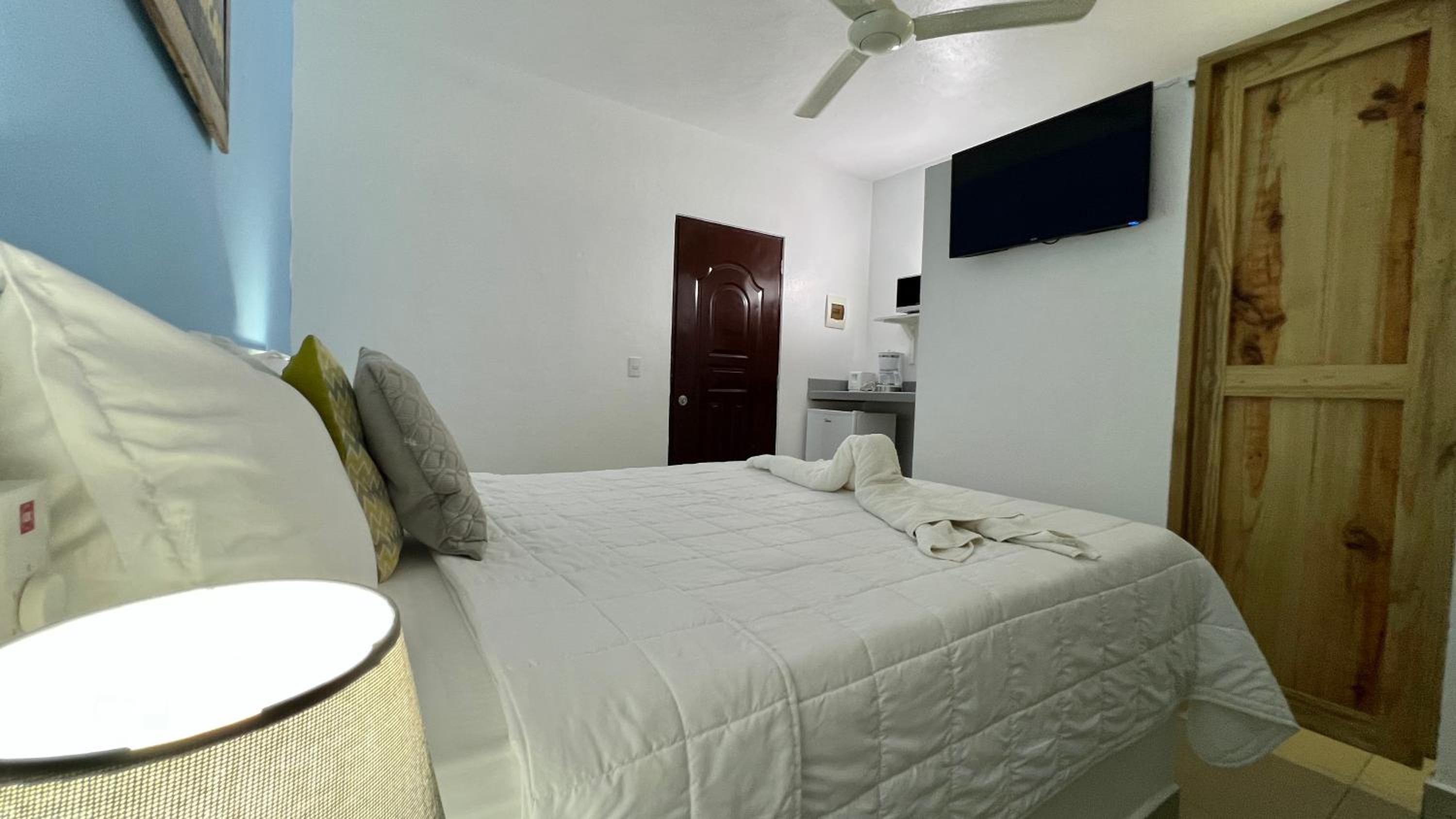 Queen Room with Balcony photo 2