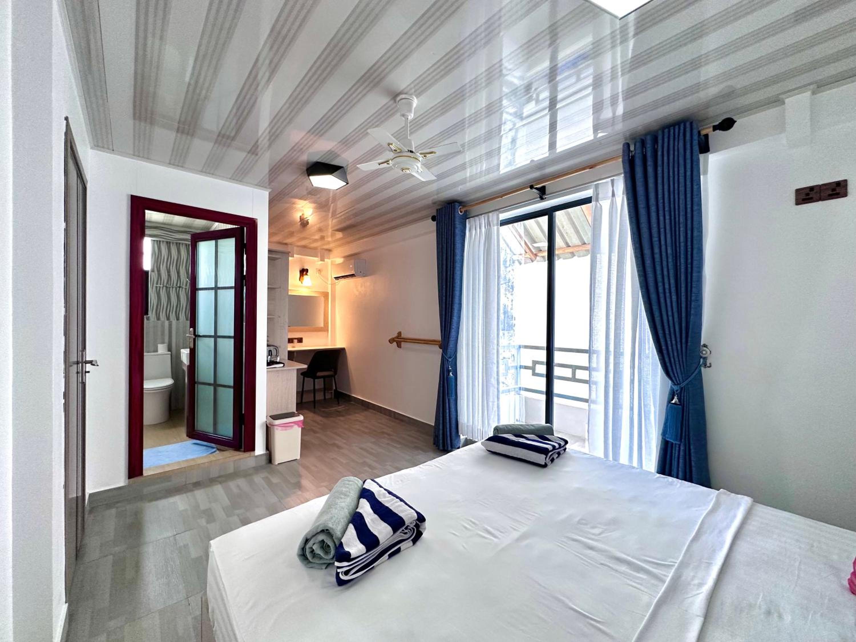 Deluxe Double Room with Balcony - Photo 2