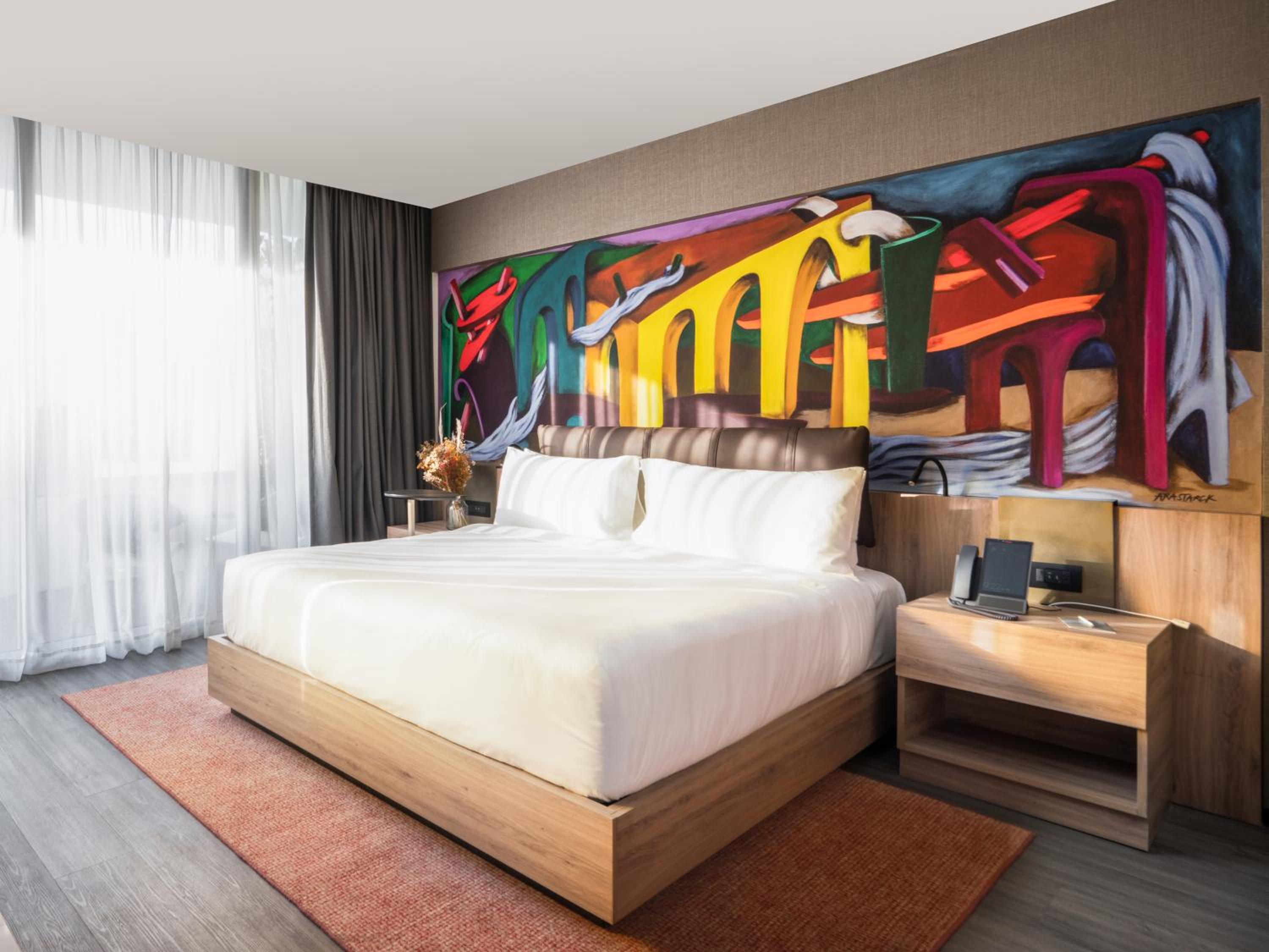 Superior Skyline King Room - Photo 8