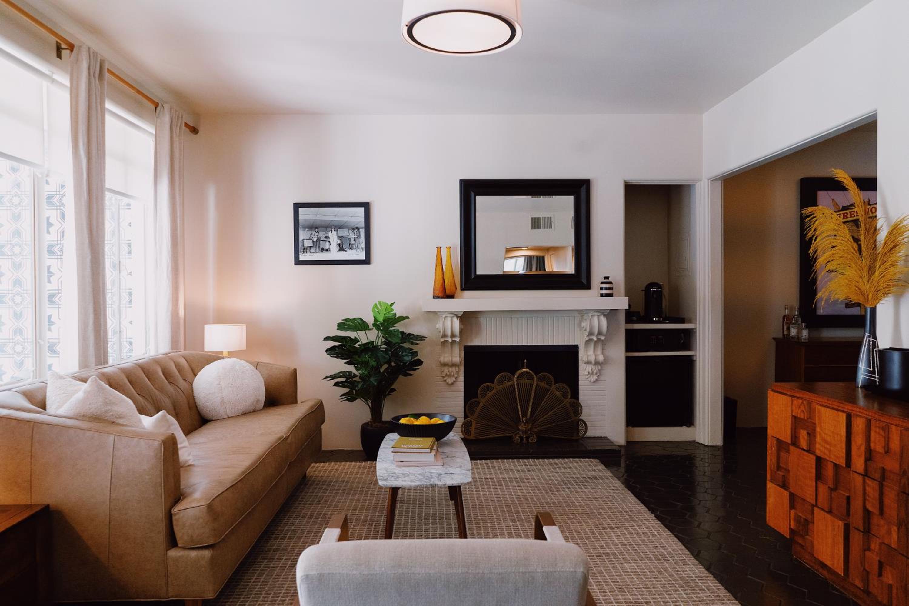 Two-Bedroom Suite - Photo 4