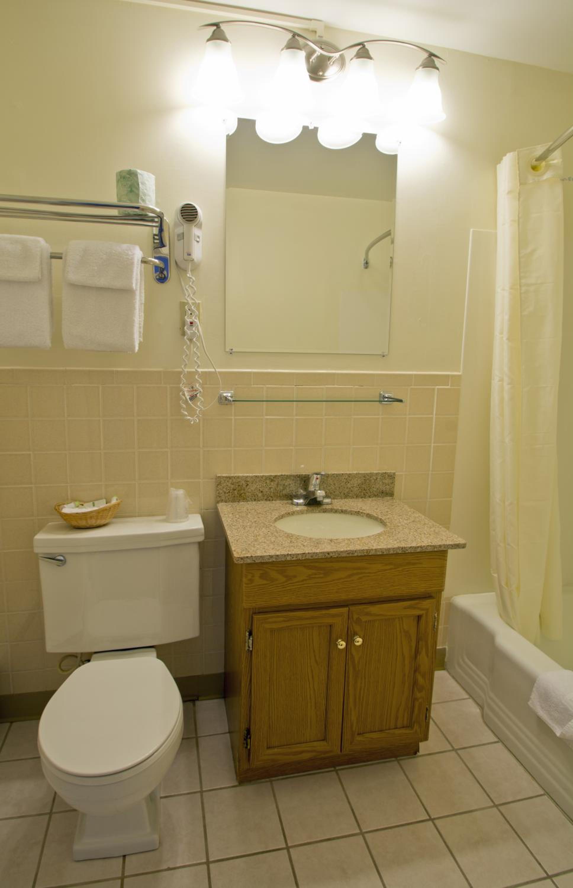 Queen Room - Non-Smoking photo 2