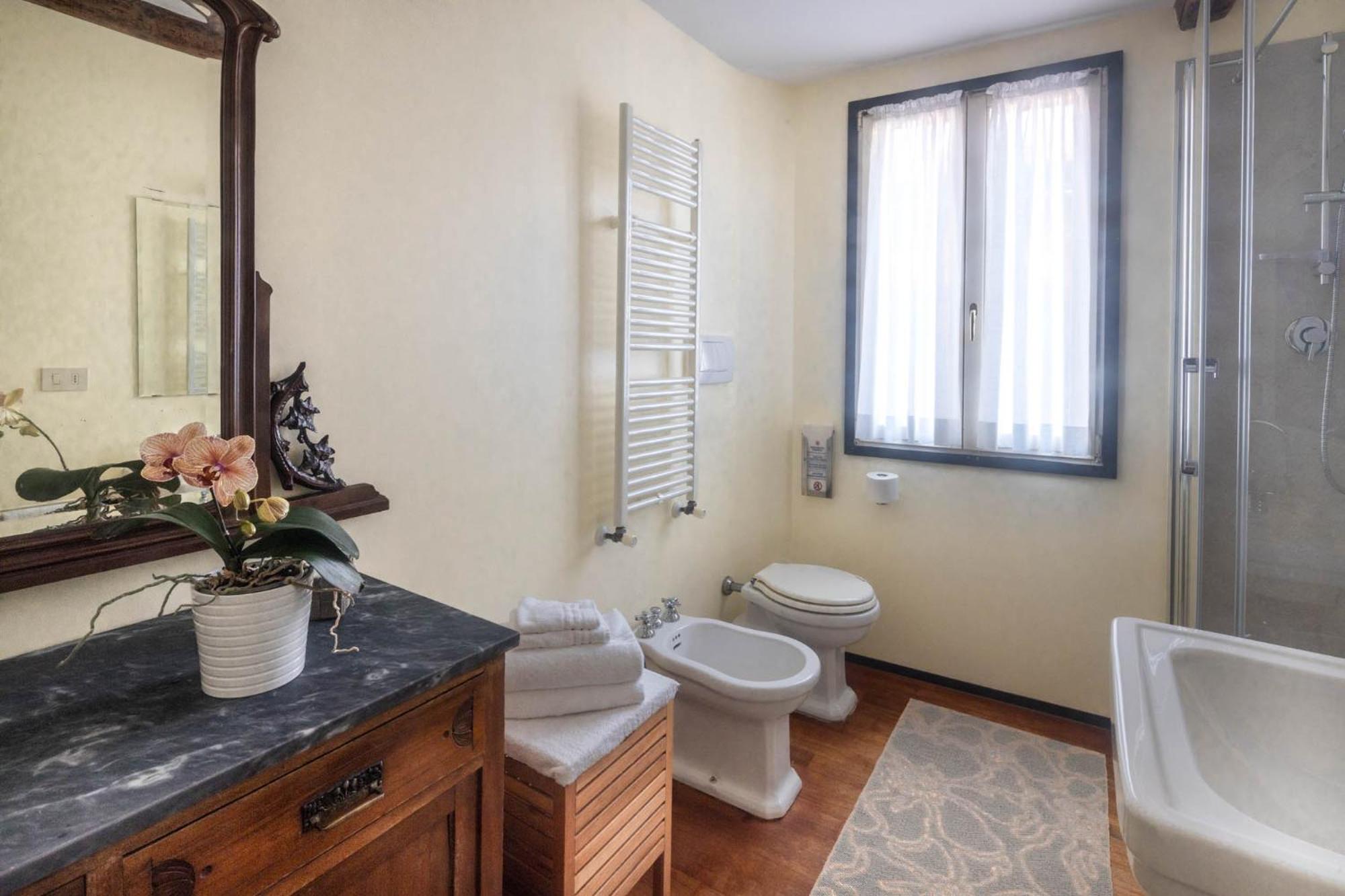 Deluxe Double or Twin Room photo 3