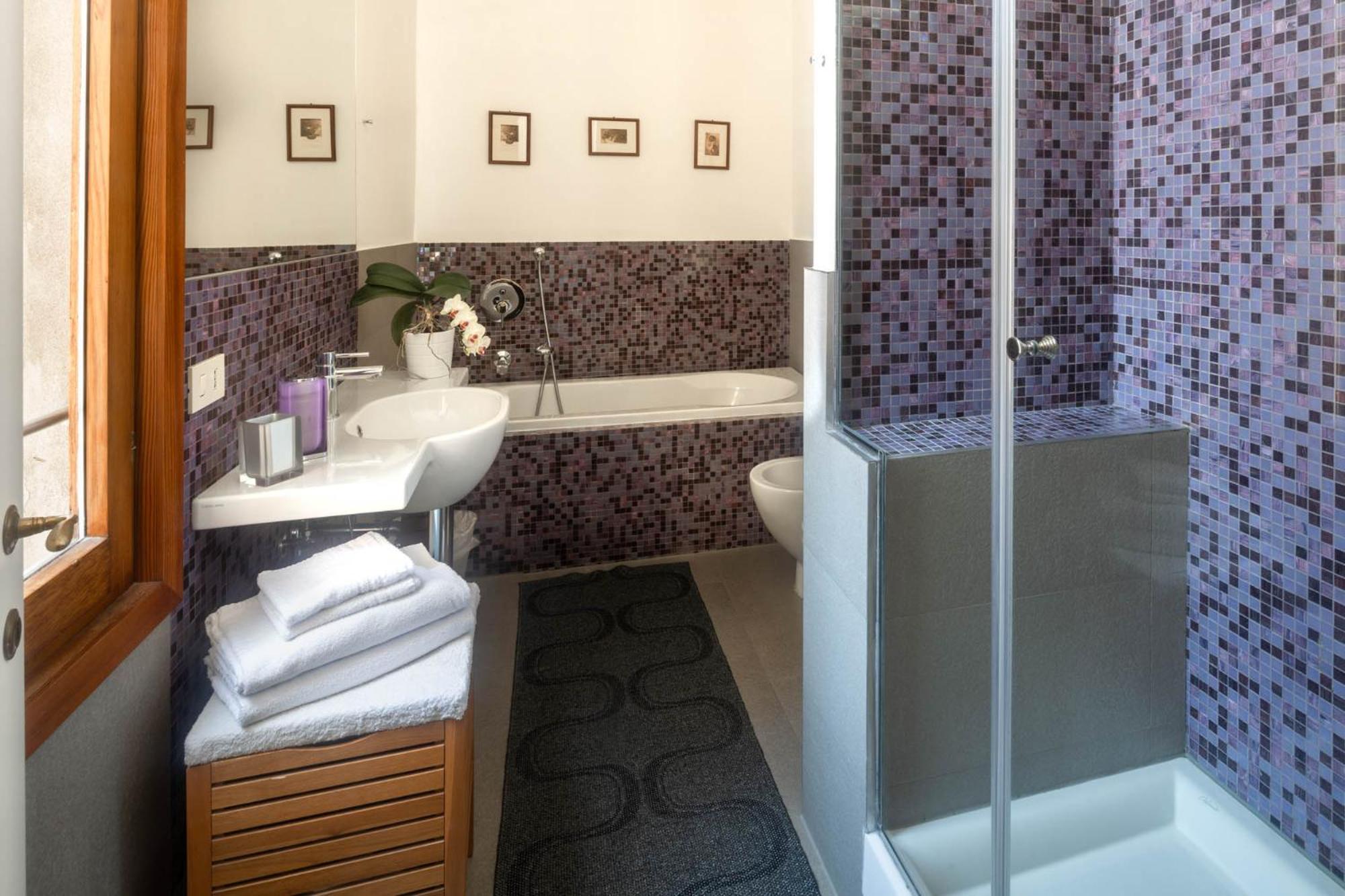 Deluxe King Room photo 2