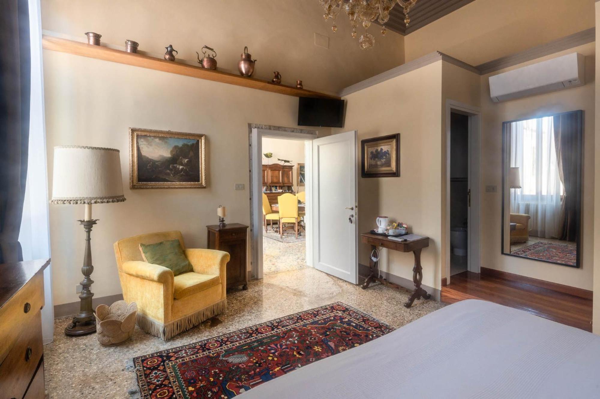 Deluxe King Room photo 3