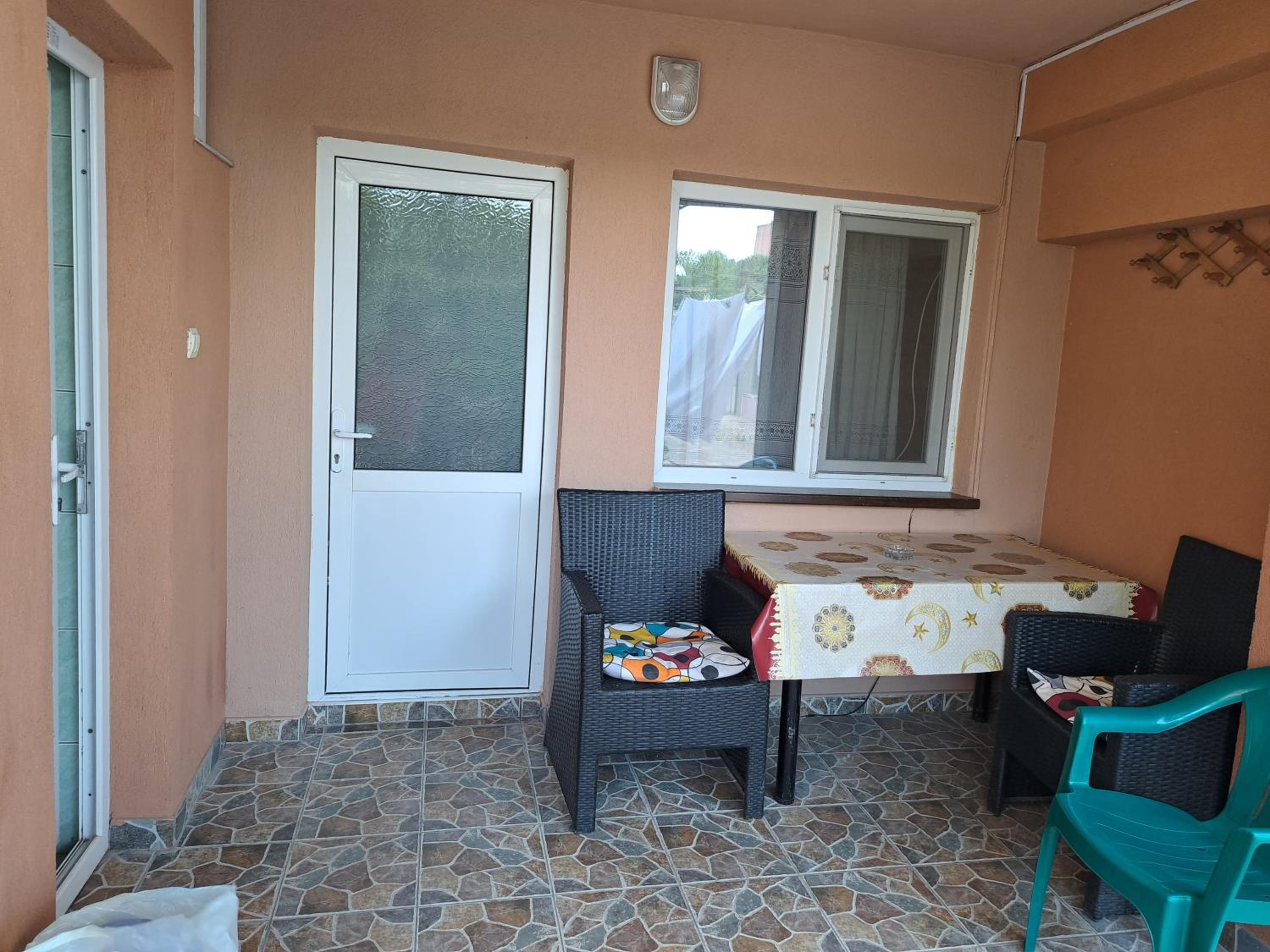Family Room with Garden View - Photo 3