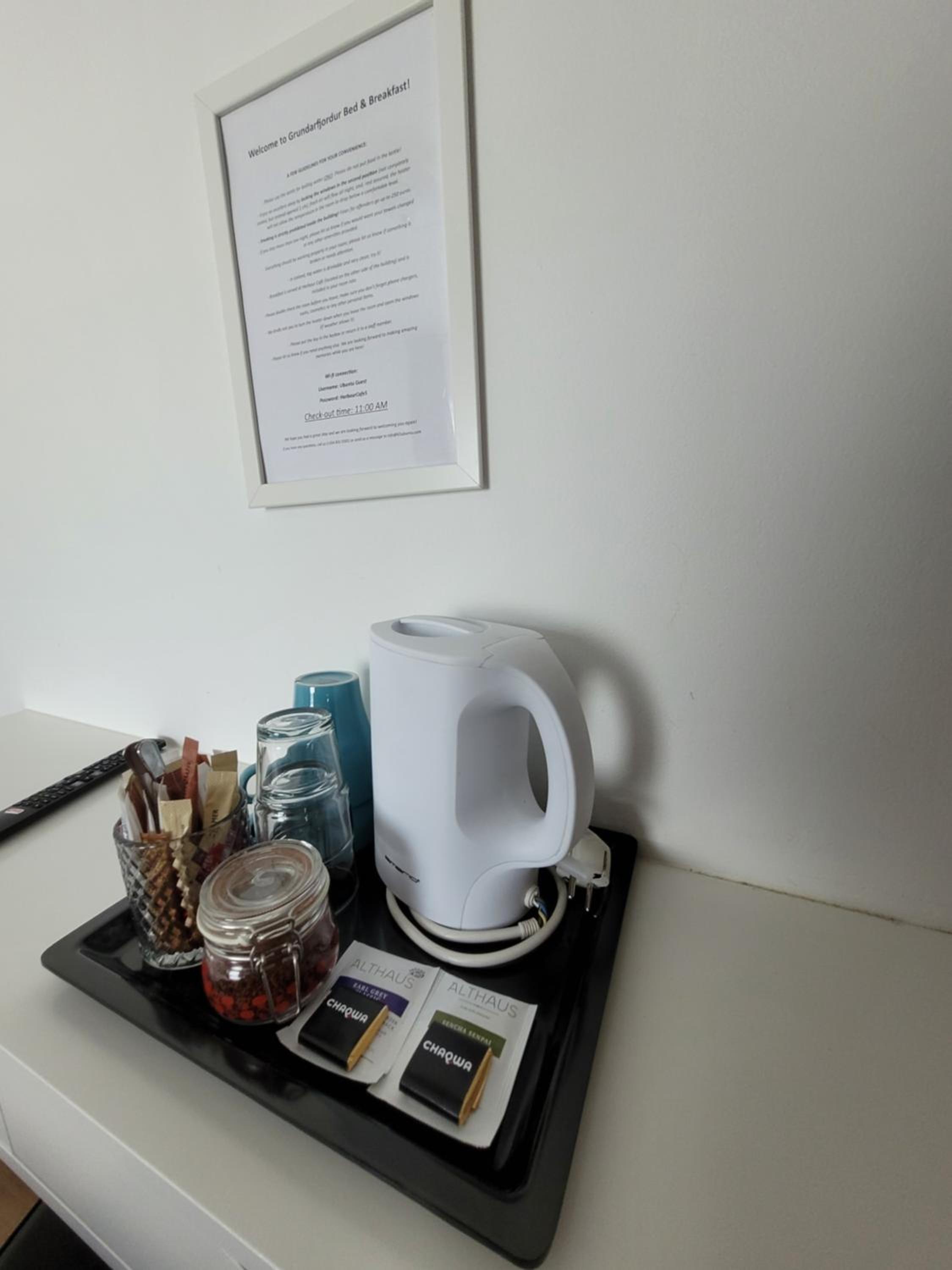 Double Room with Private Bathroom - Photo 13