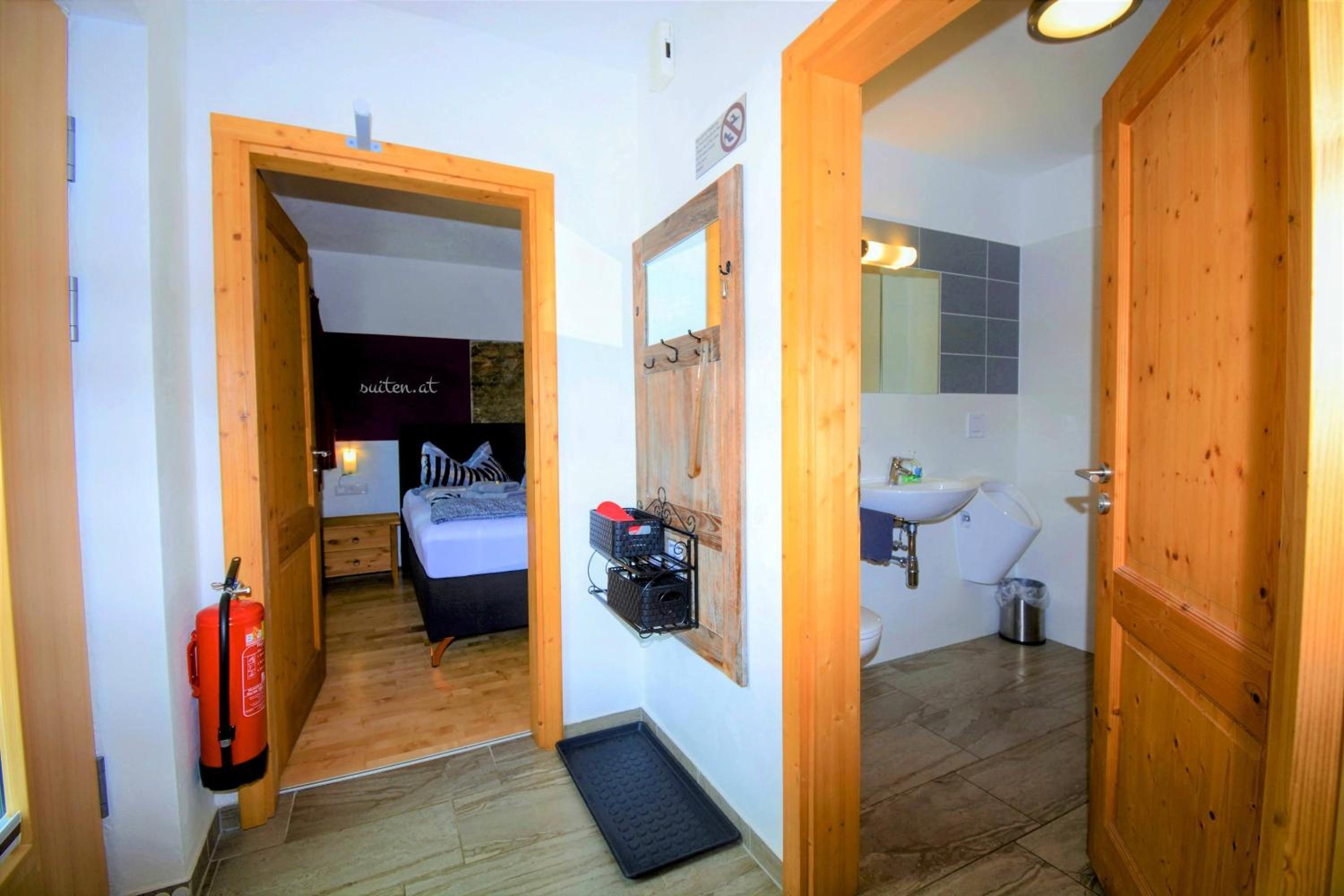 Large Double Room photo 3