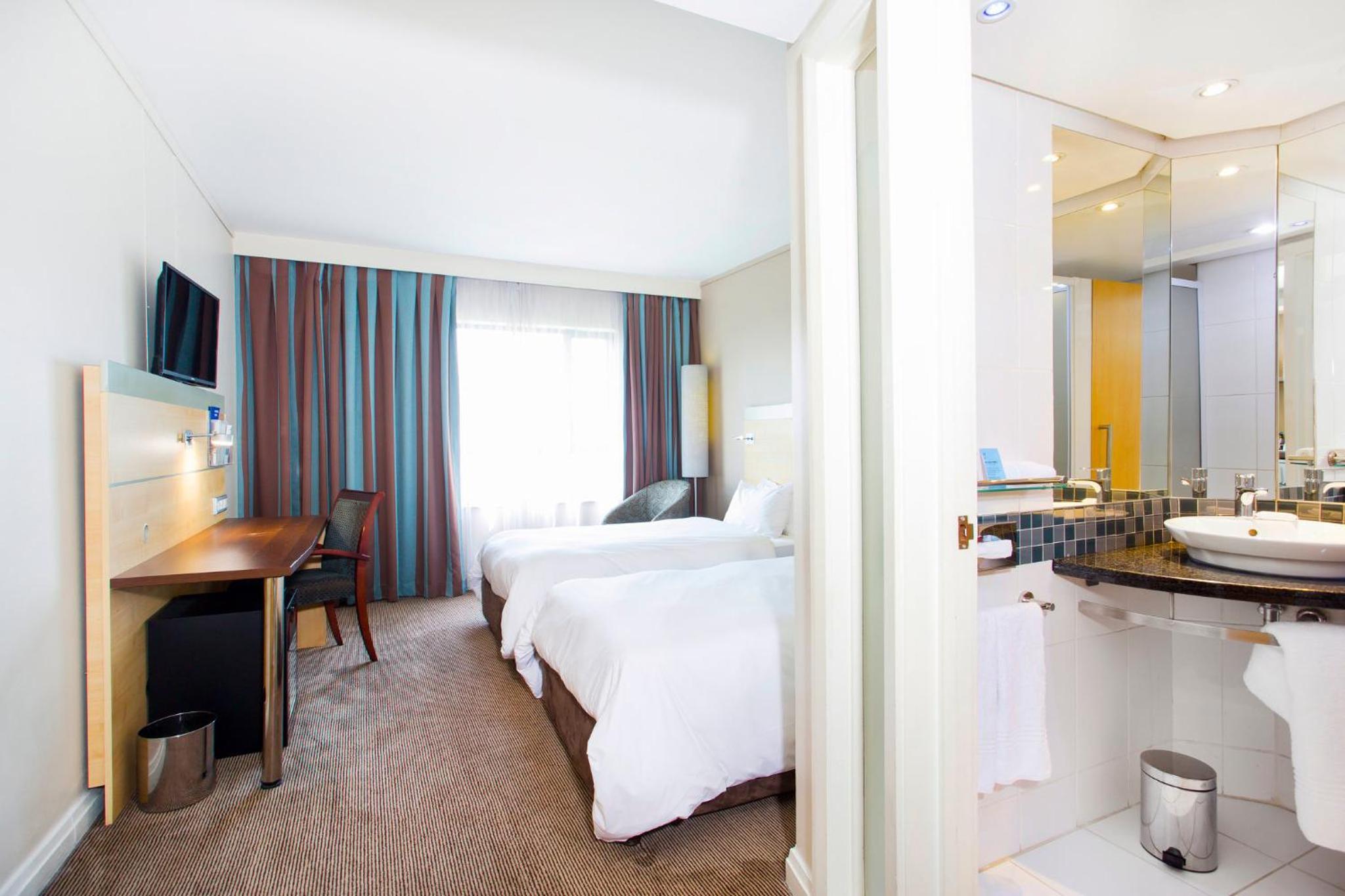 Standard Room with Two Single Beds - Photo 8