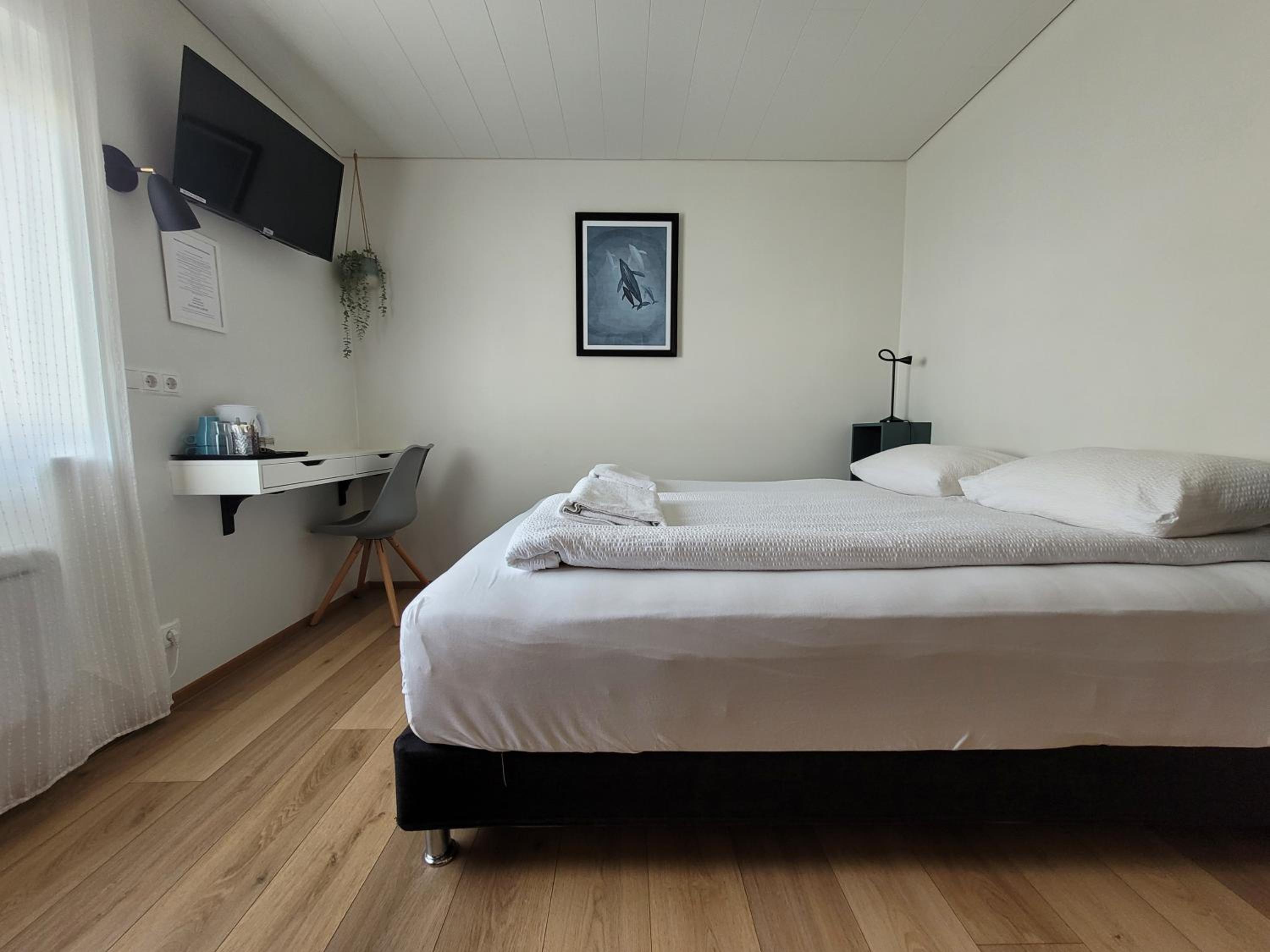 Double Room with Private Bathroom - Photo 8