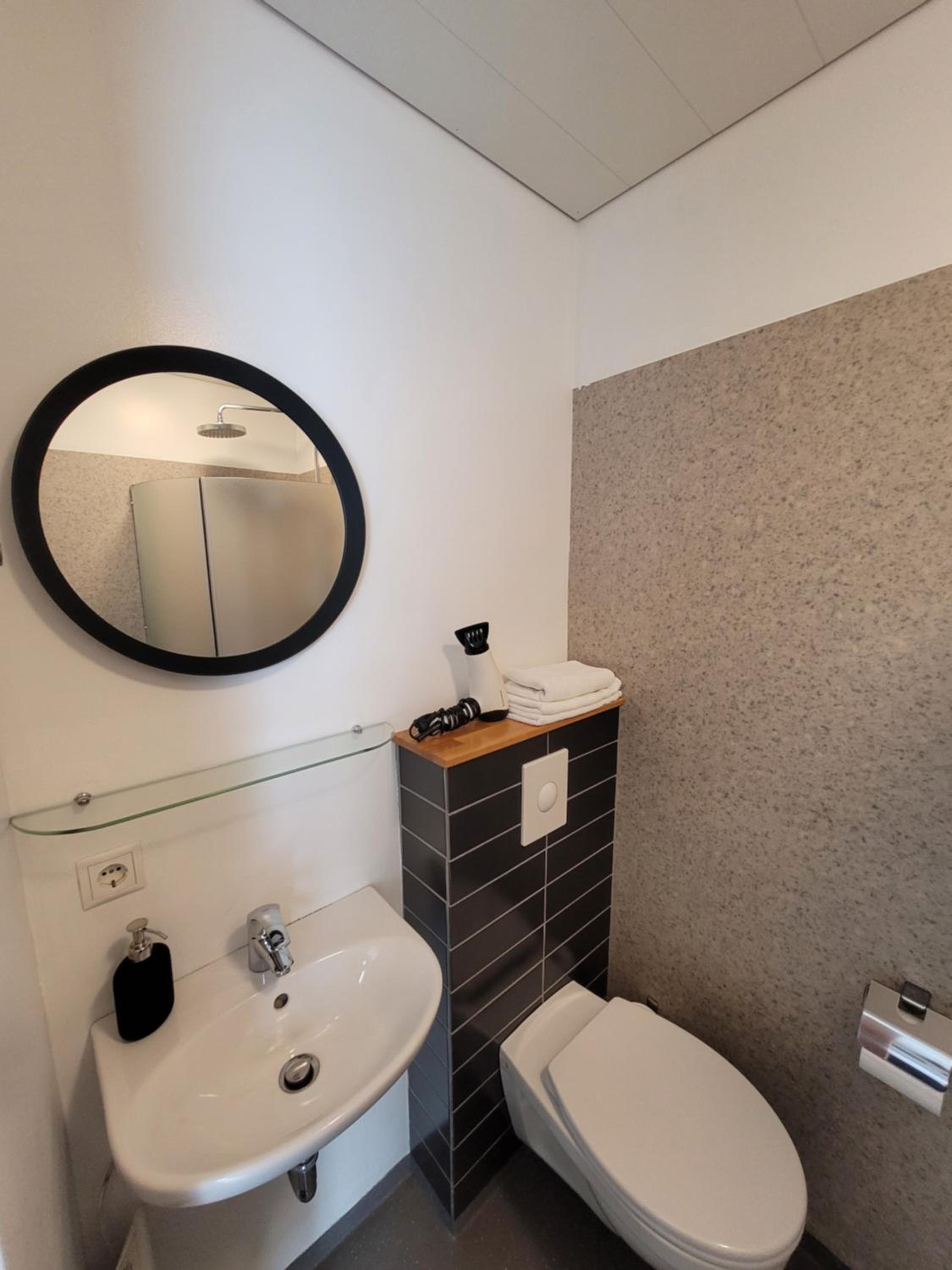 Double Room with Private Bathroom - Photo 2