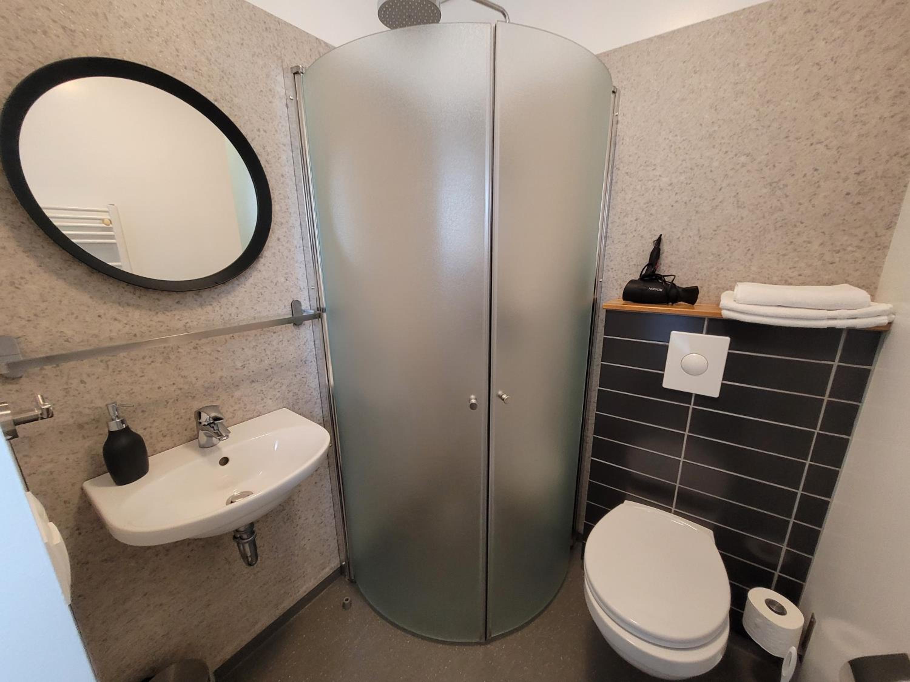 Double Room with Private Bathroom - Photo 3