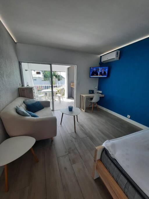 One-Bedroom Apartment - Photo 1