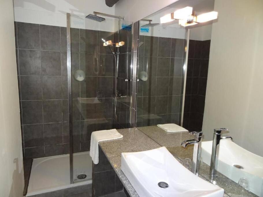 One-Bedroom Apartment - Photo 3