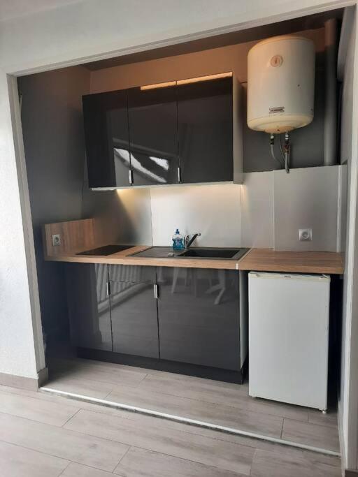 One-Bedroom Apartment - Photo 8