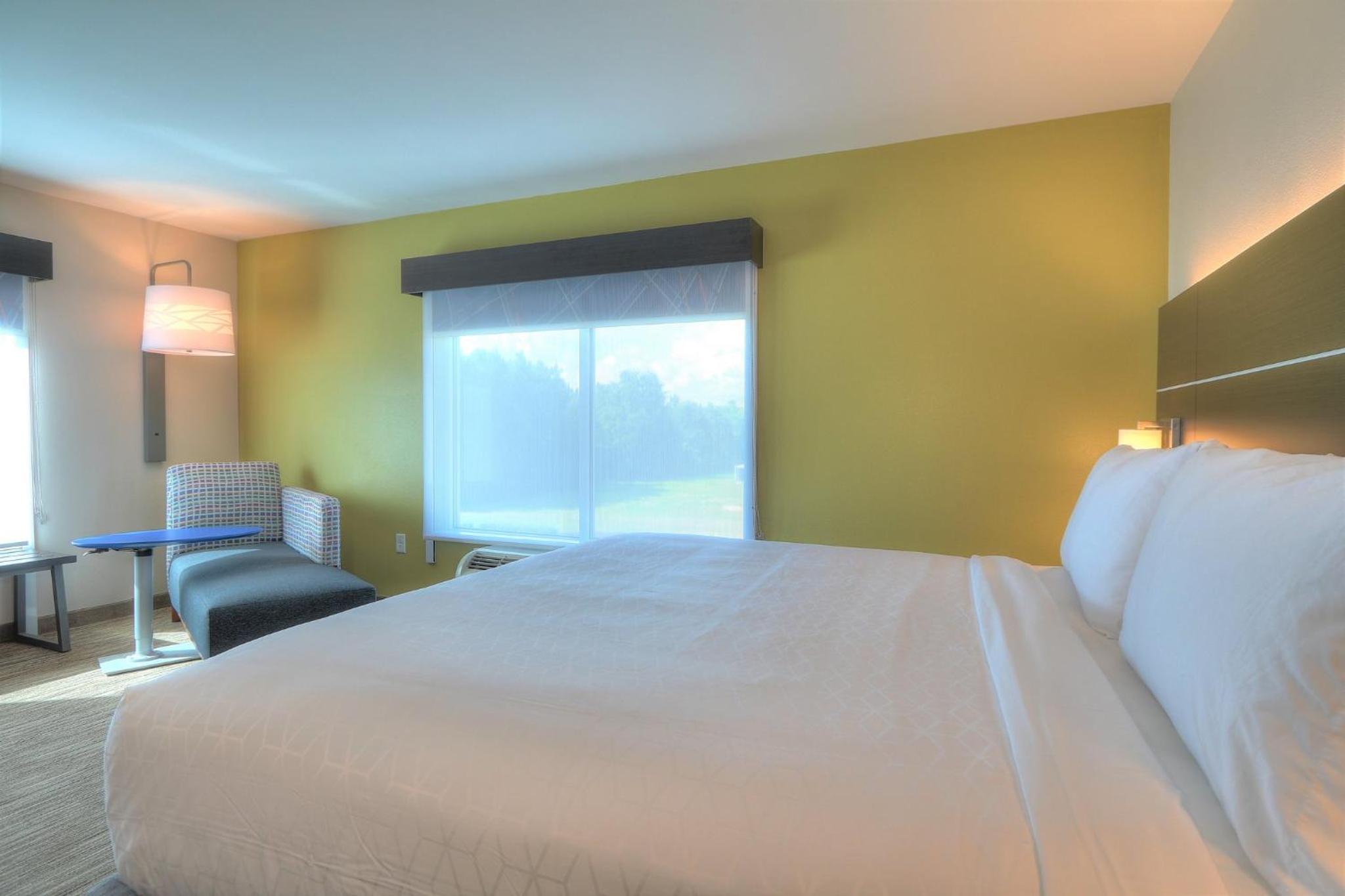 King Room with Jetted Tub - Photo 4