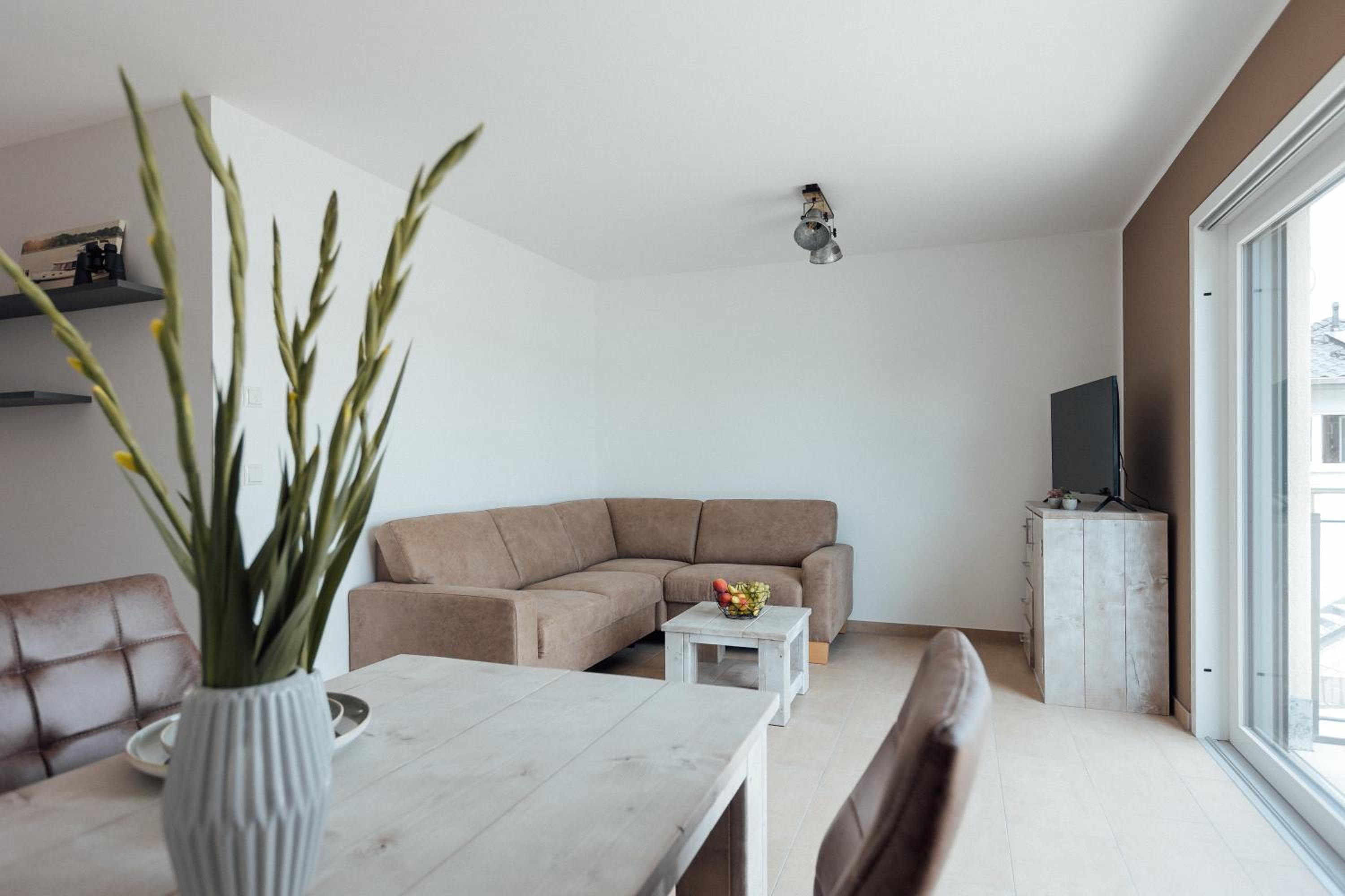 Apartment with Balcony photo 3