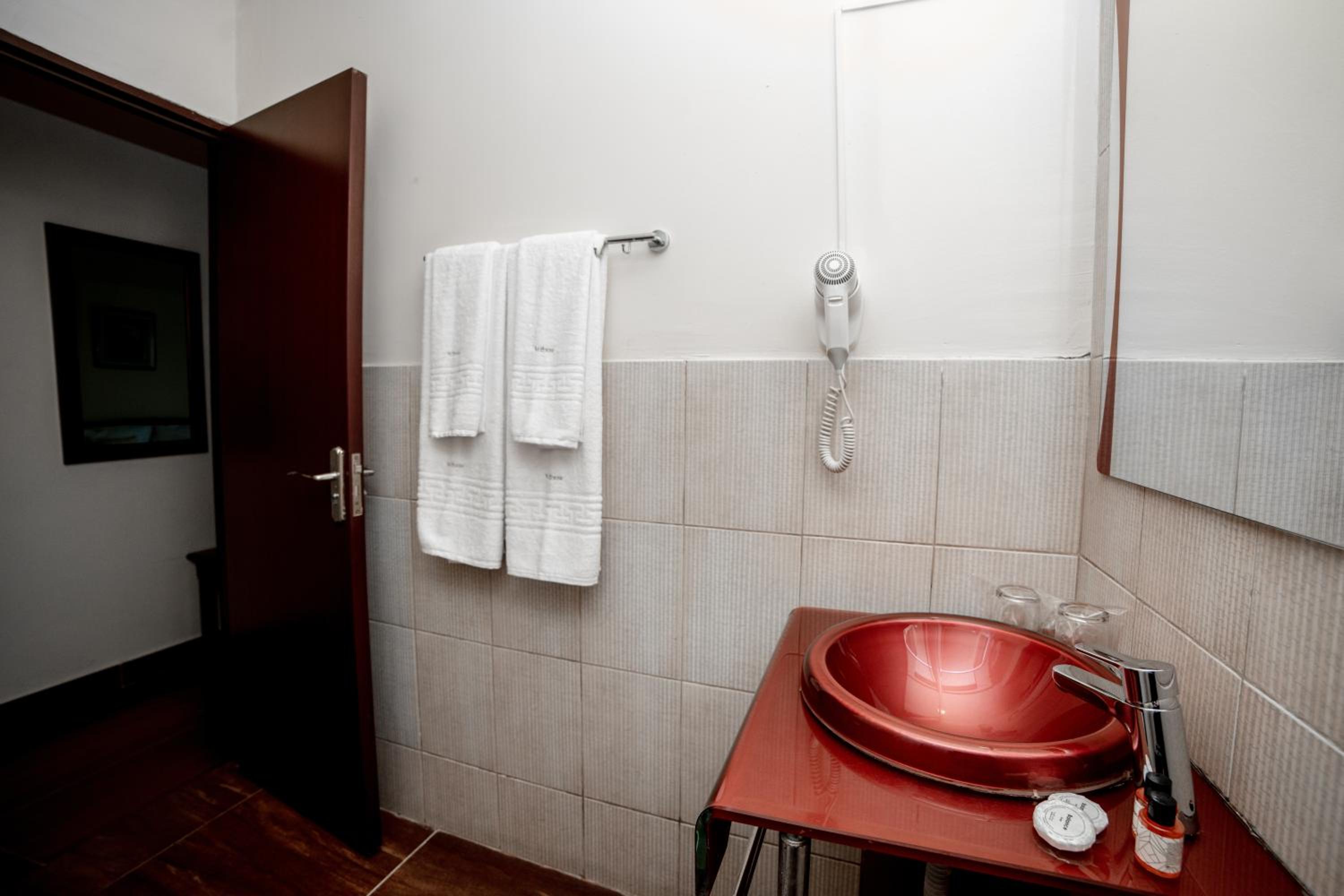Standard Triple Room - Photo 6