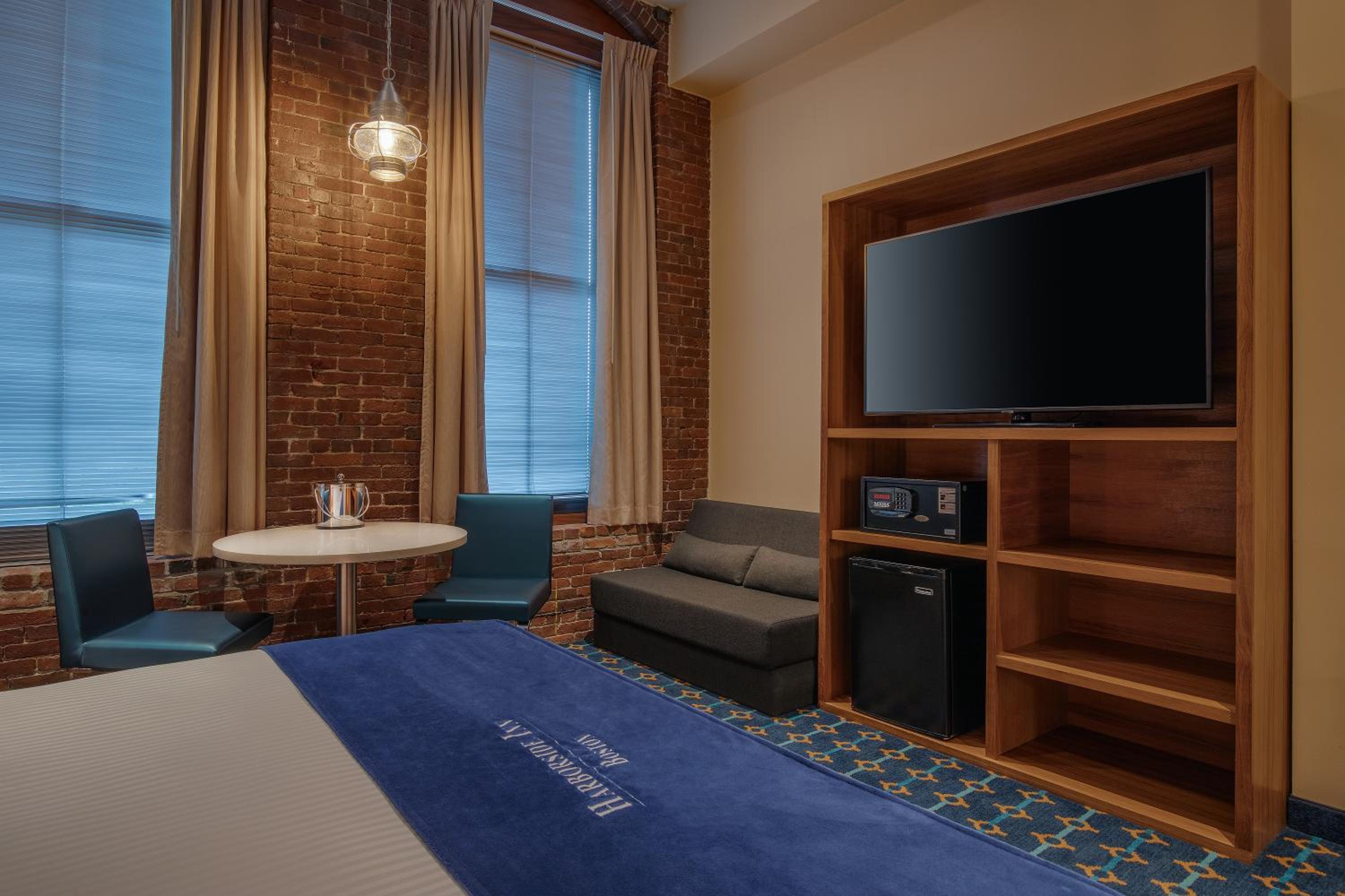 King Room with City View - Photo 4