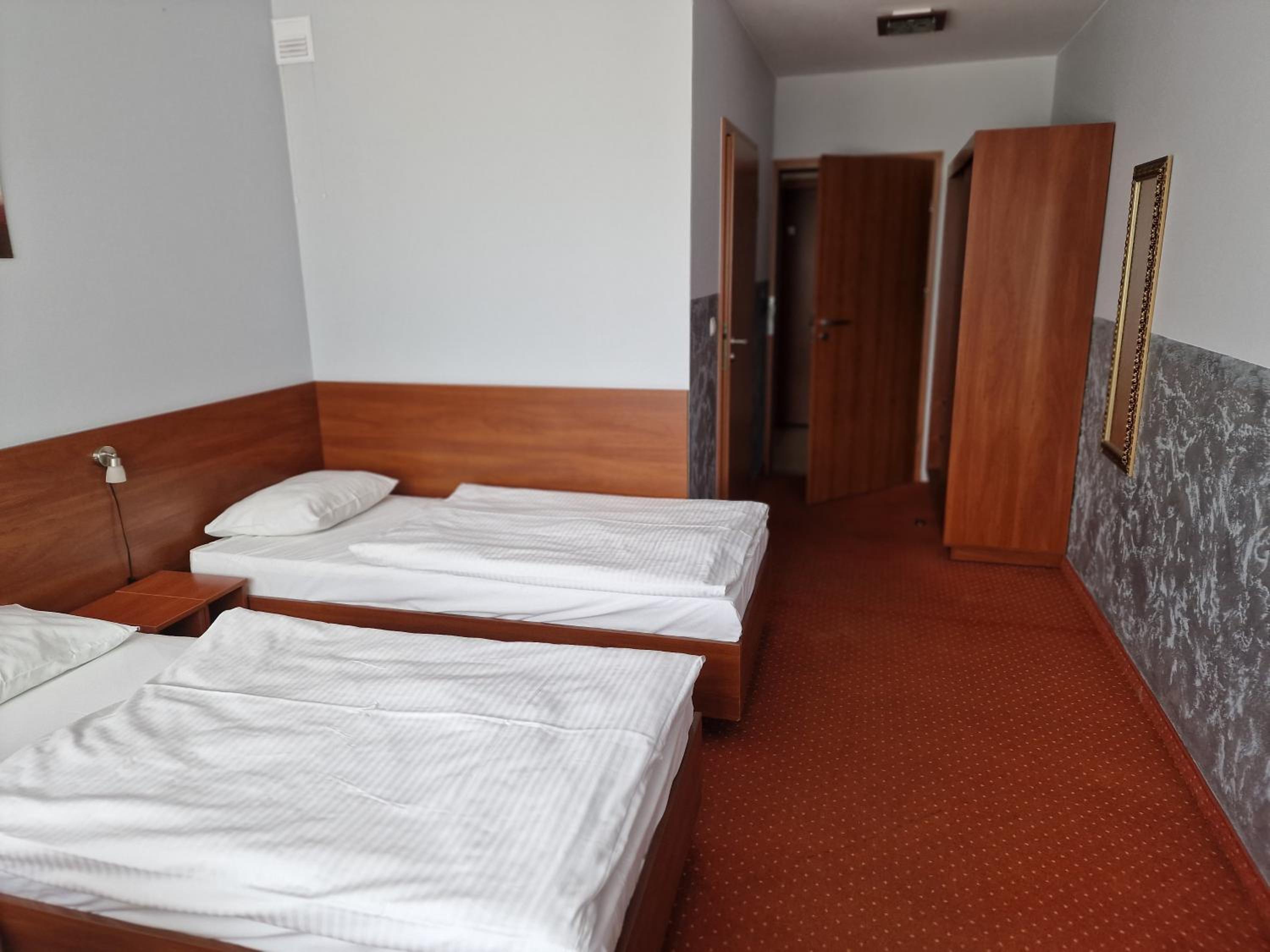 Double Room - Photo 6