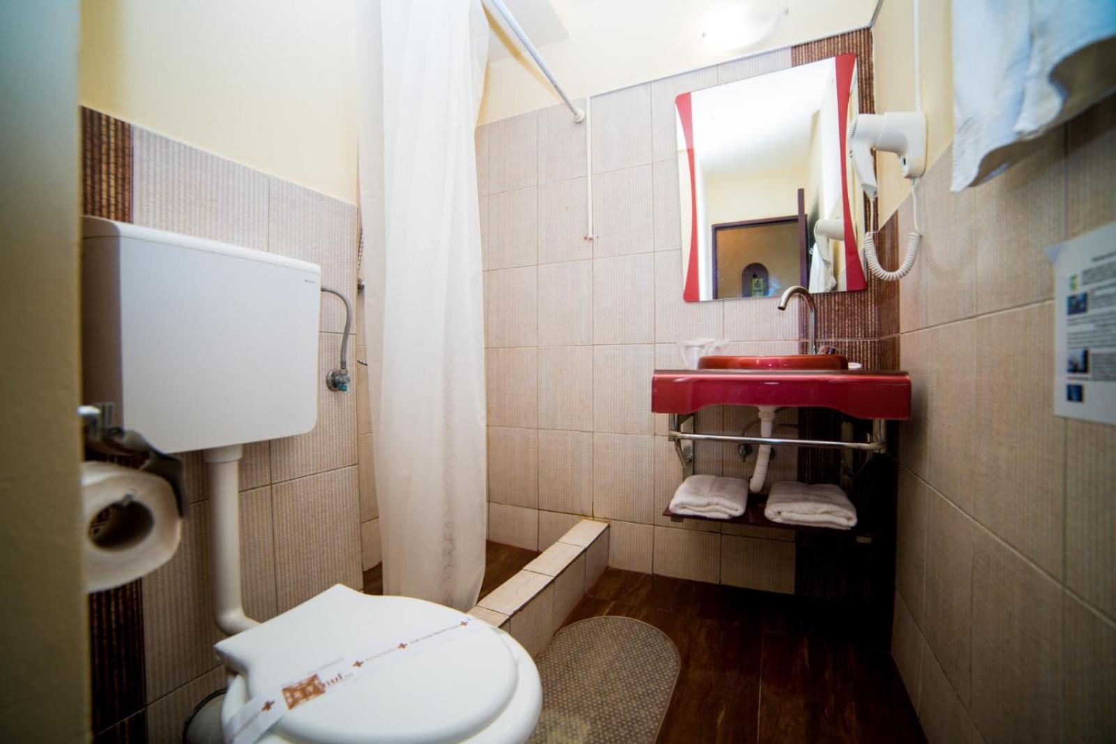 Standard Double or Twin Room - Photo 2