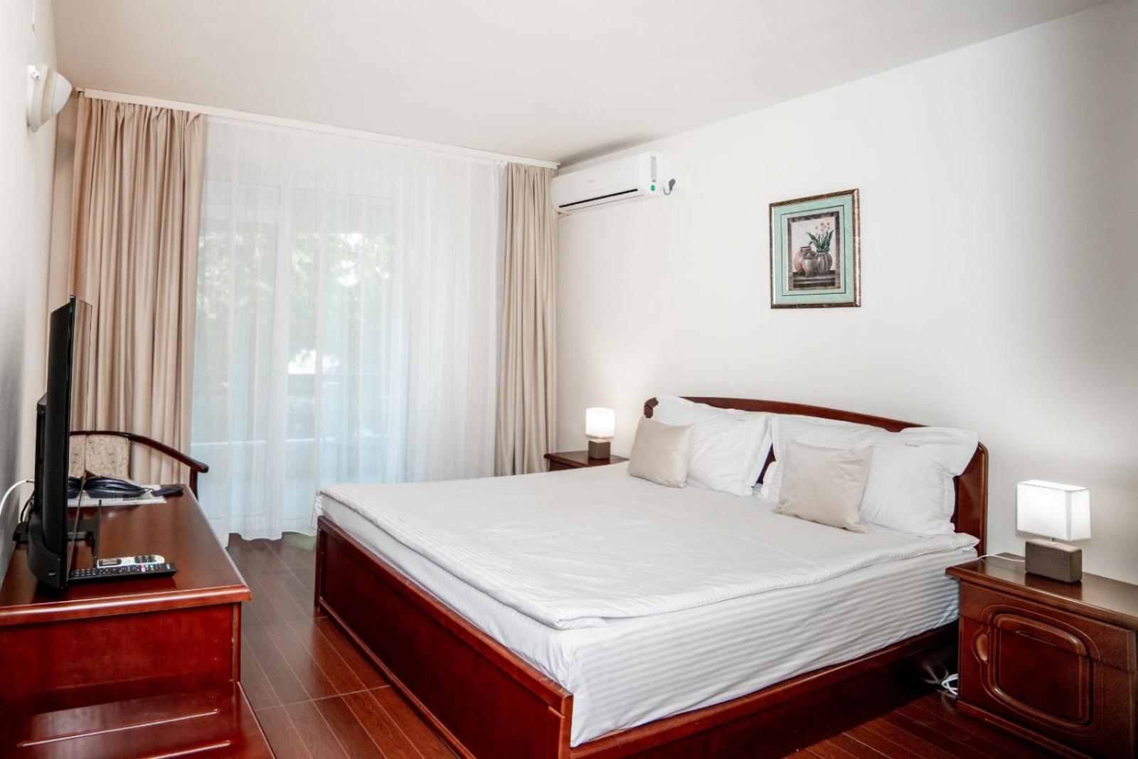 Standard Double or Twin Room - Photo 6
