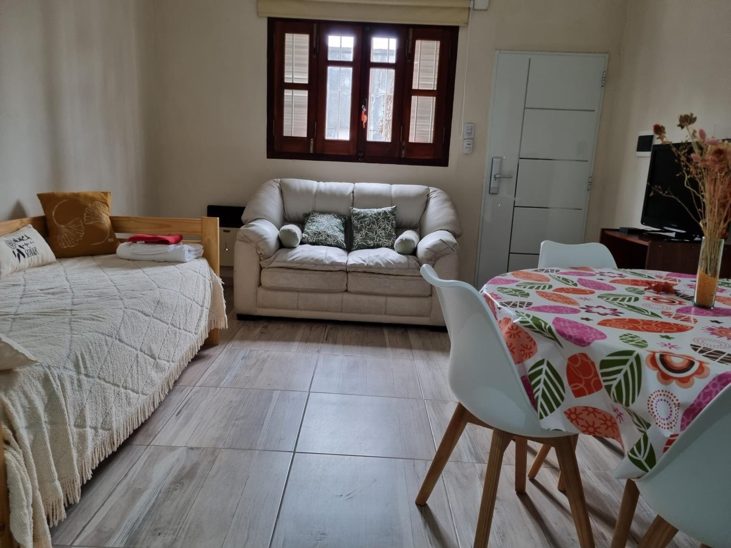 One-Bedroom House photo 1