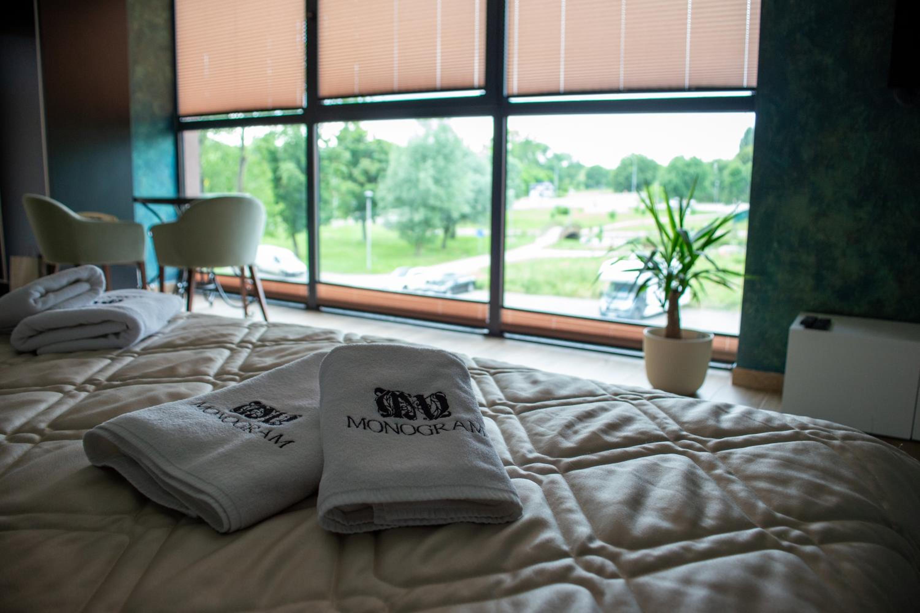 Double Room with Lake View - Photo 2