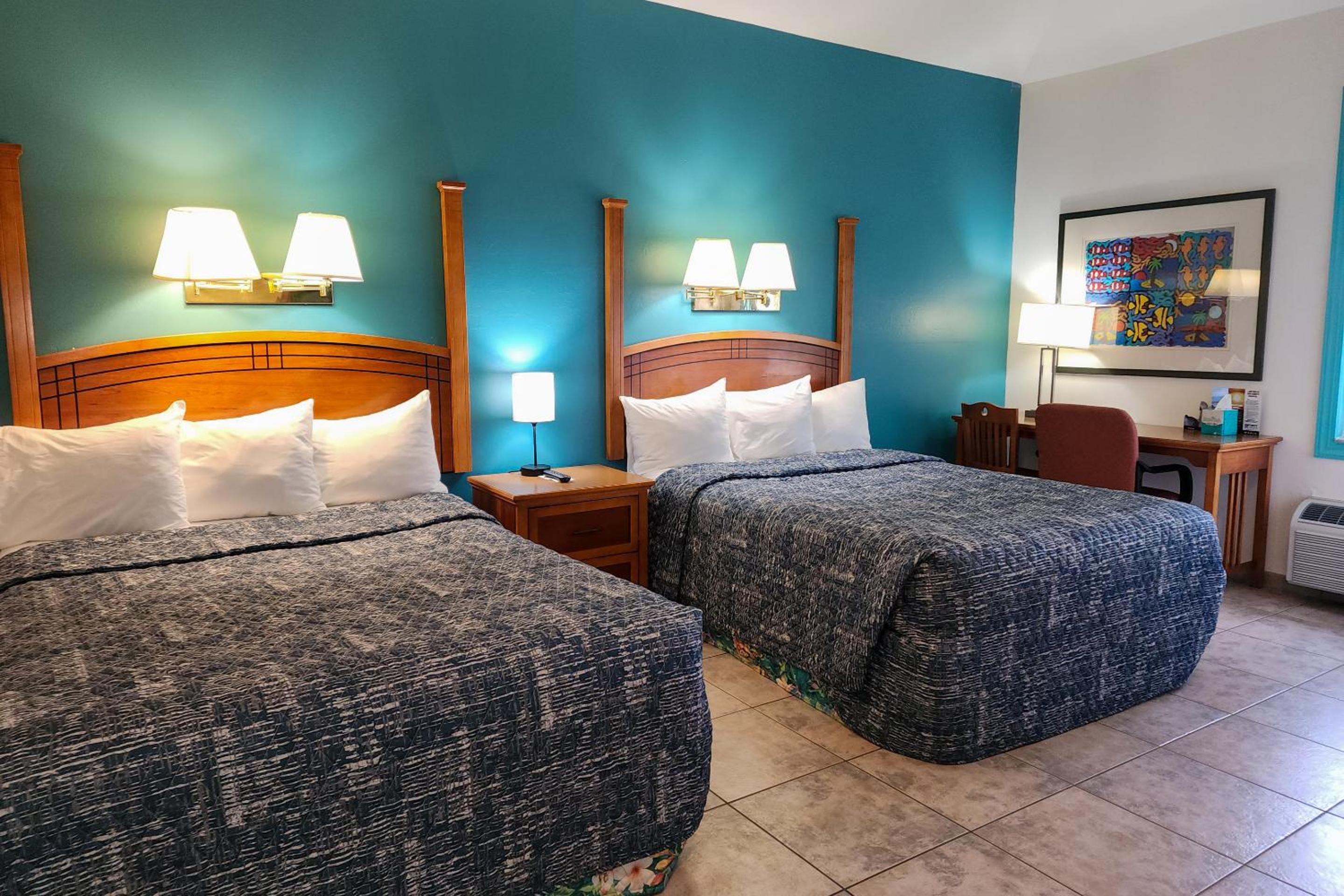 Queen Room with Two Queen Beds photo 1