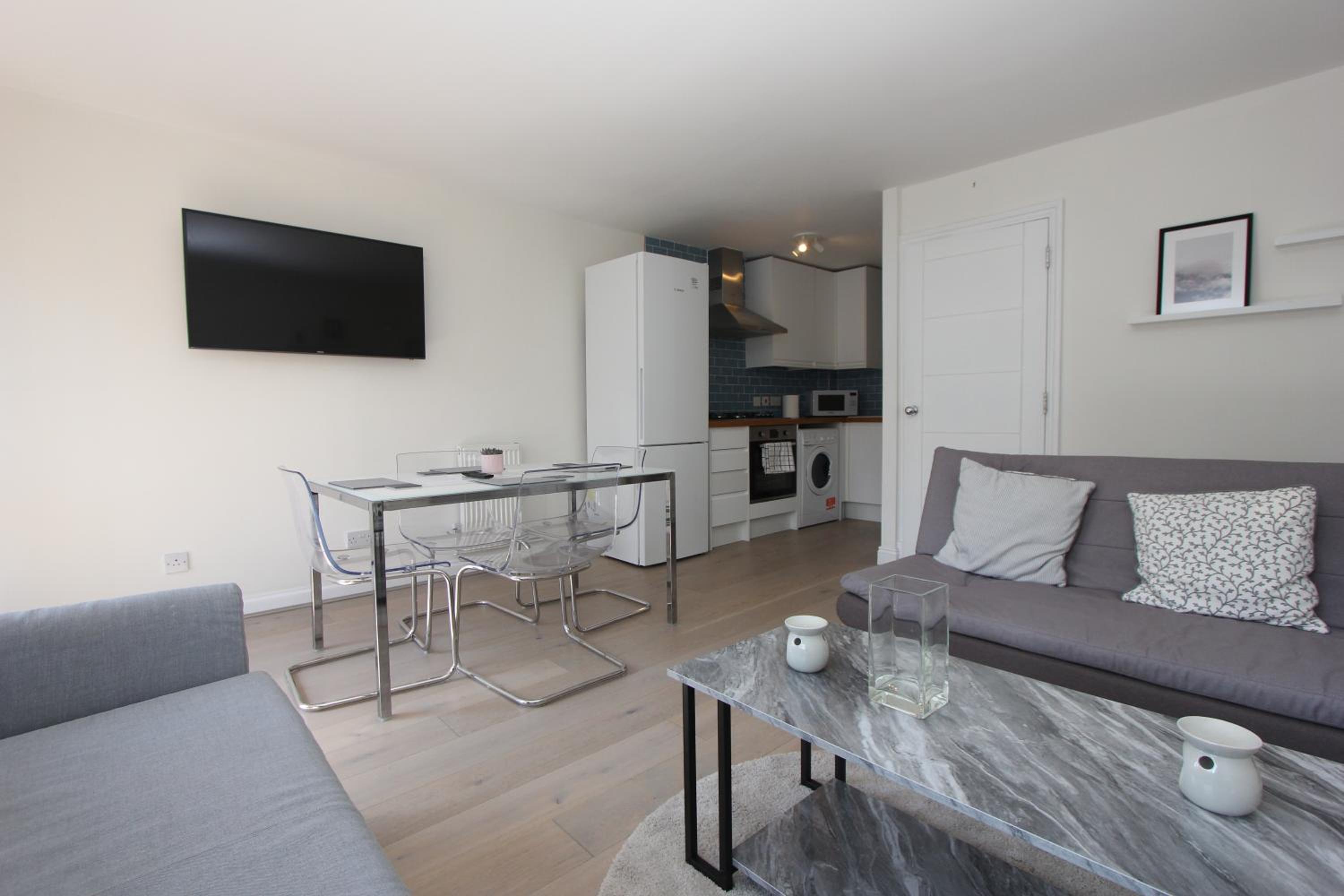 One-Bedroom Apartment photo 3