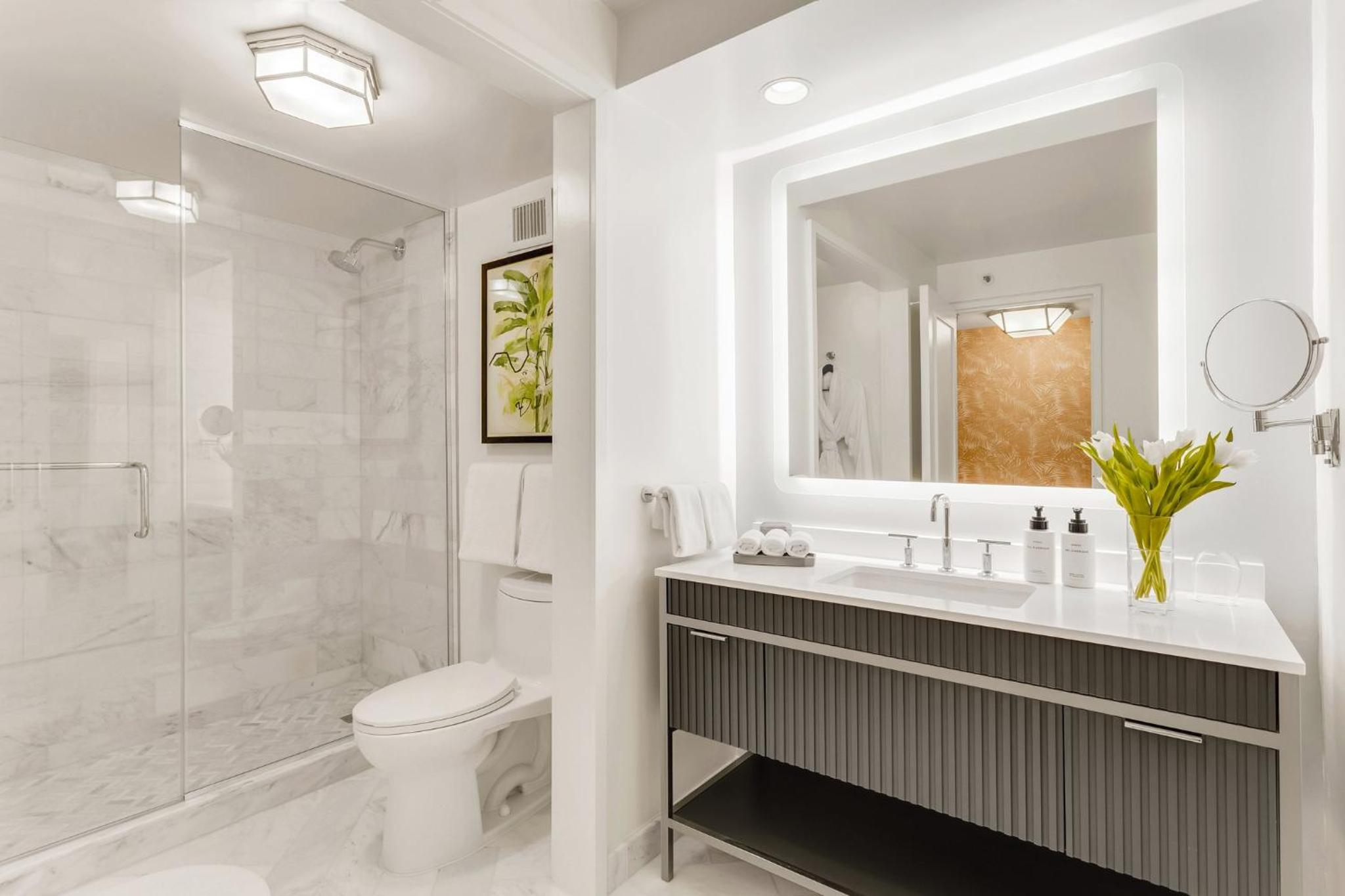 Classic Queen Room with Two Queen Beds and City View