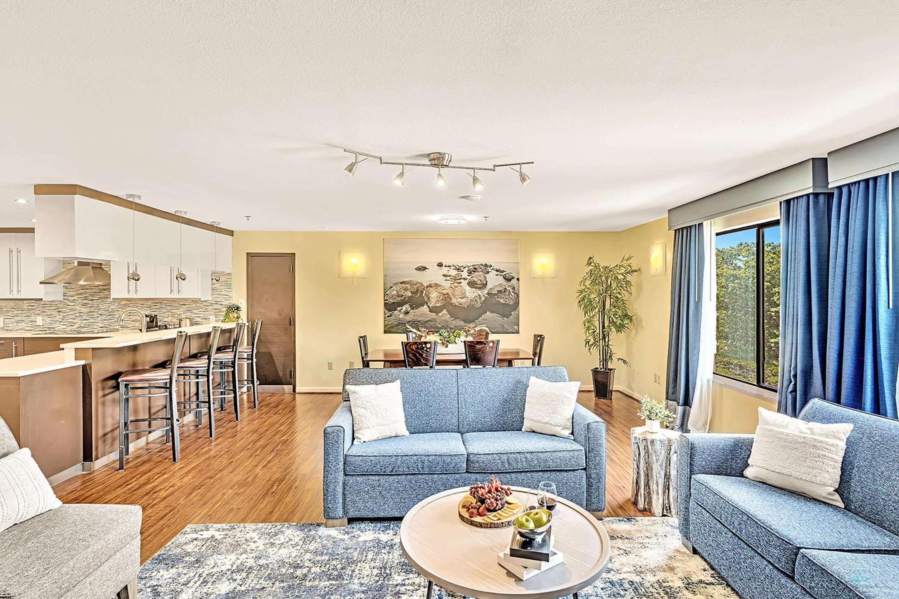 Two-Bedroom Suite - Photo 2