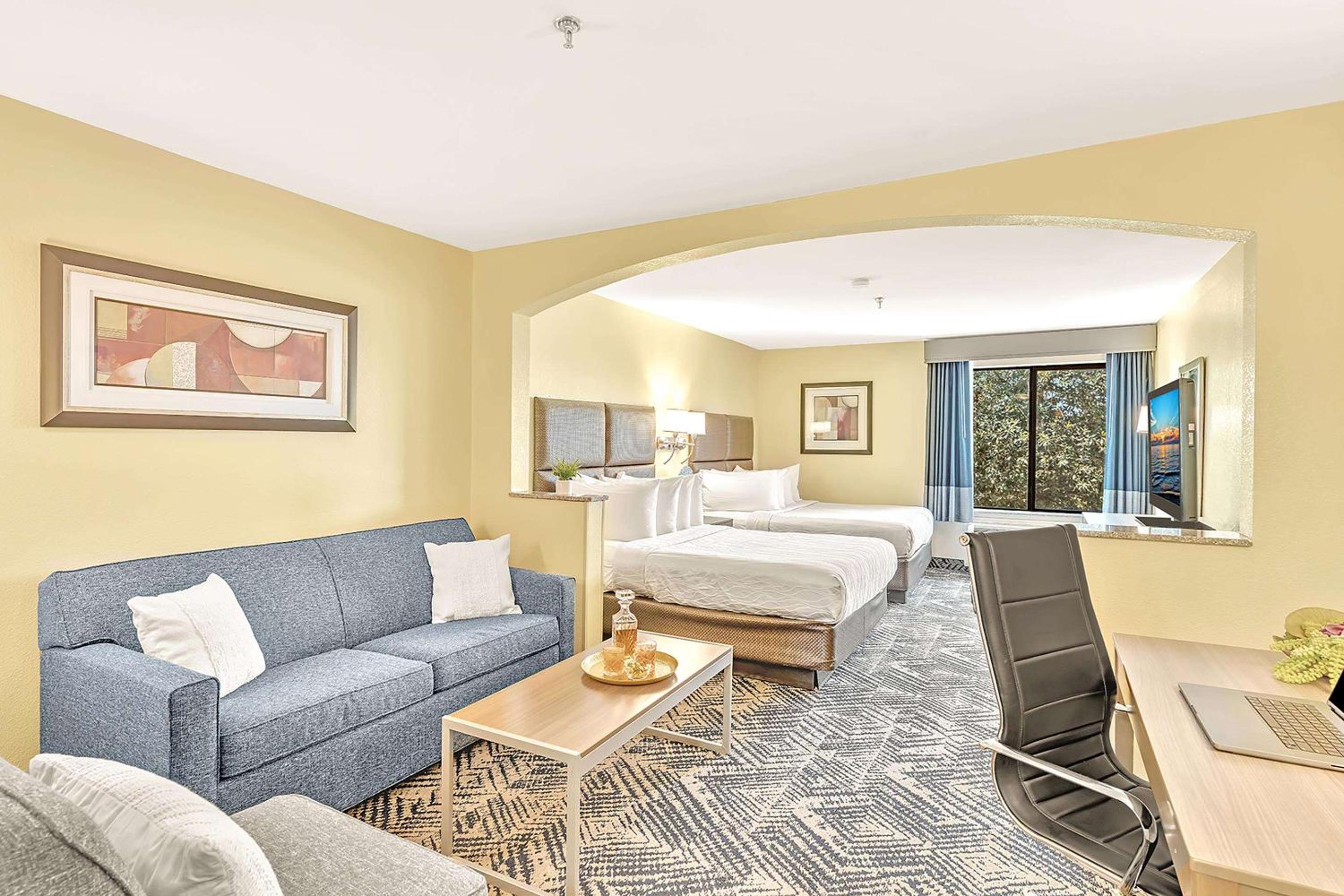 Queen Suite with Two Queen Beds and Sofa Bed - Non-Smoking - Photo 1