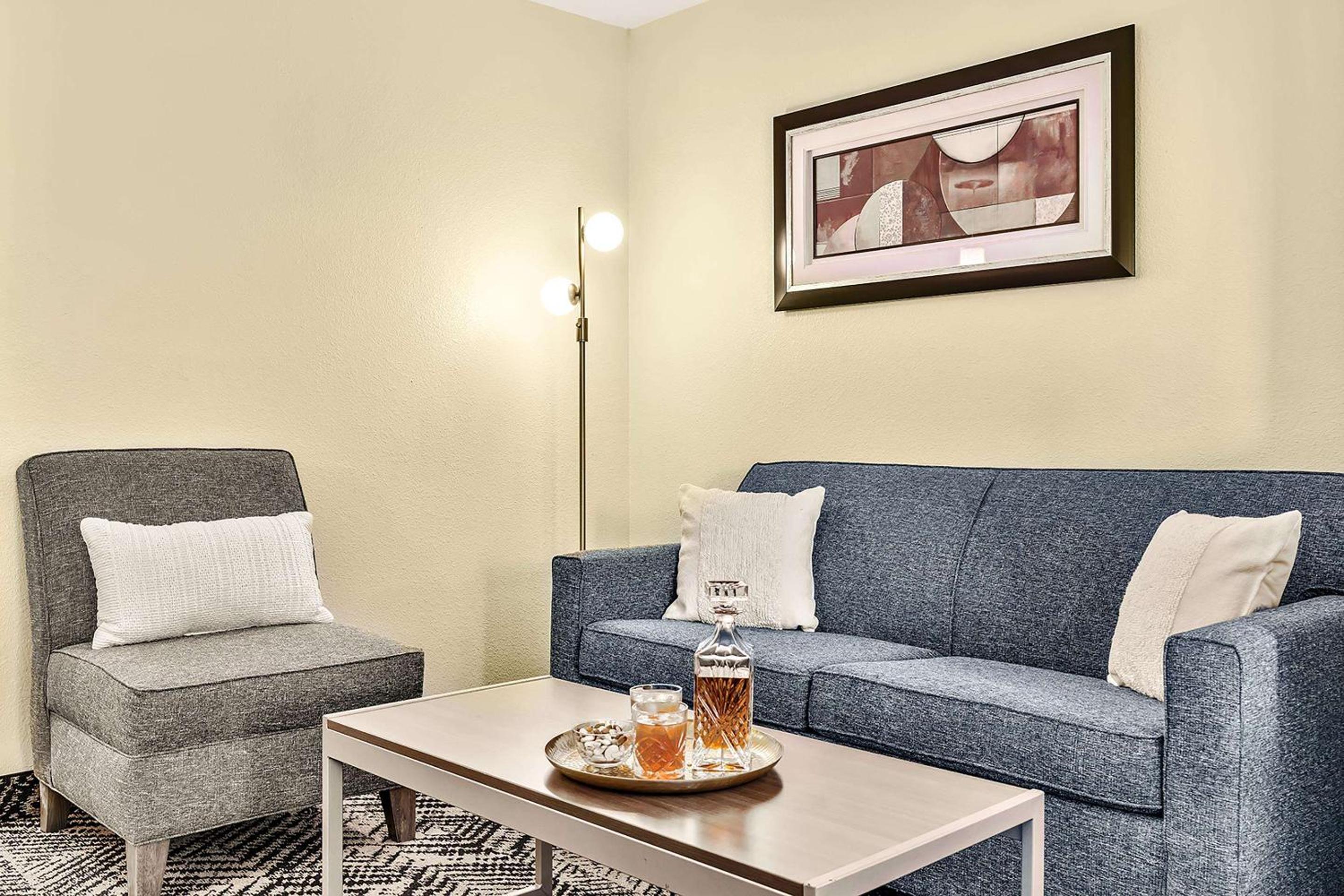 King Suite with Sofa Bed - Non-Smoking - Photo 3