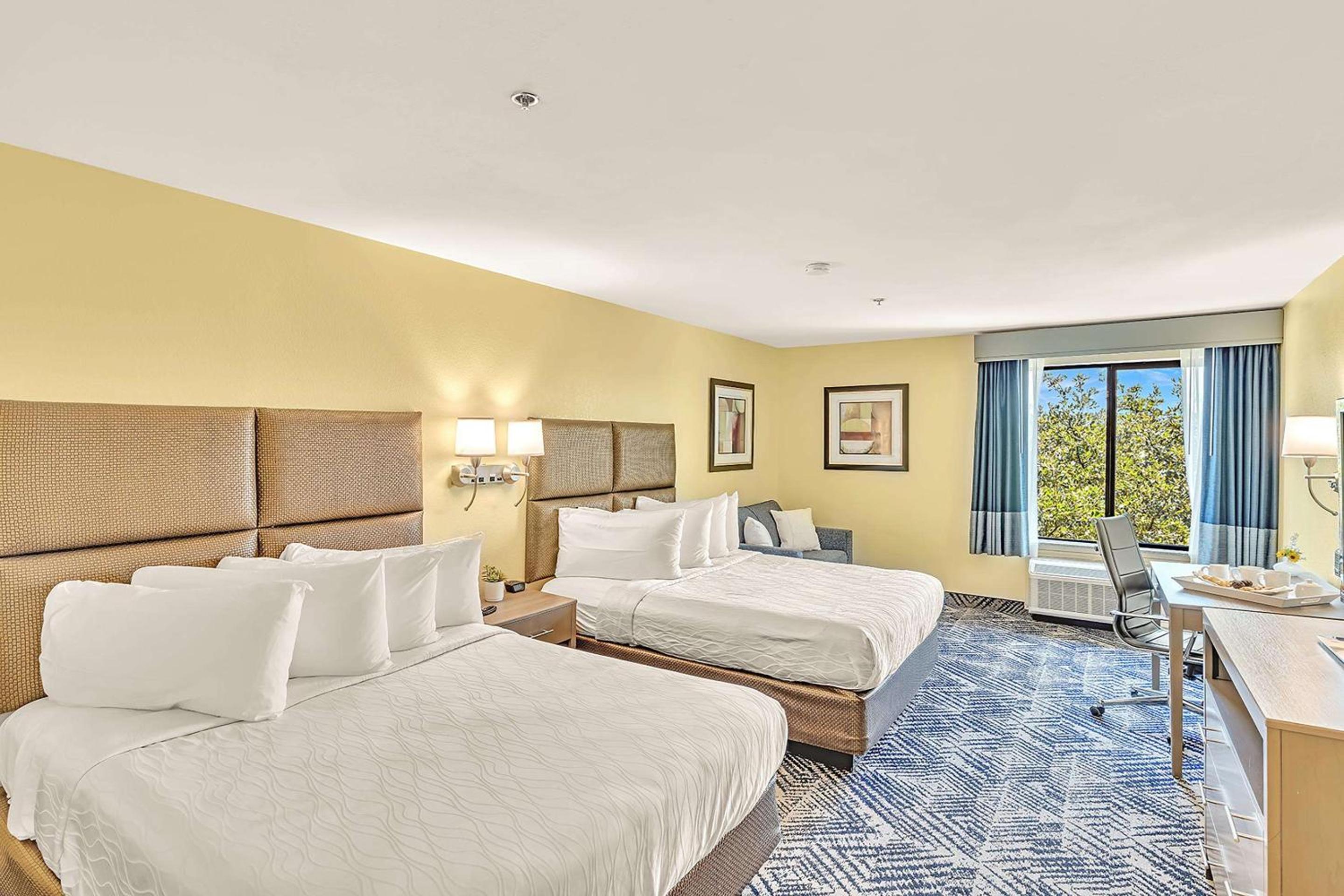 Queen Room with Two Queen Beds - Non-Smoking - Photo 1