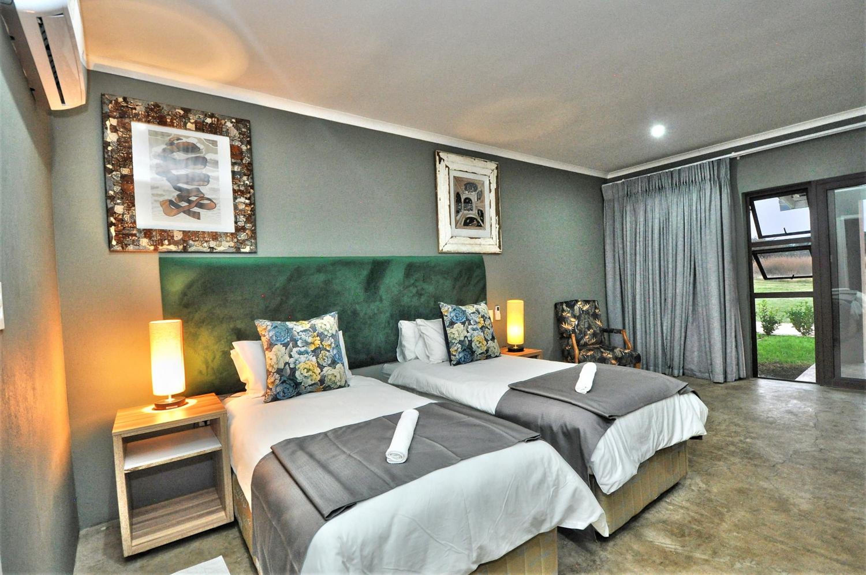 Deluxe King Room photo 1