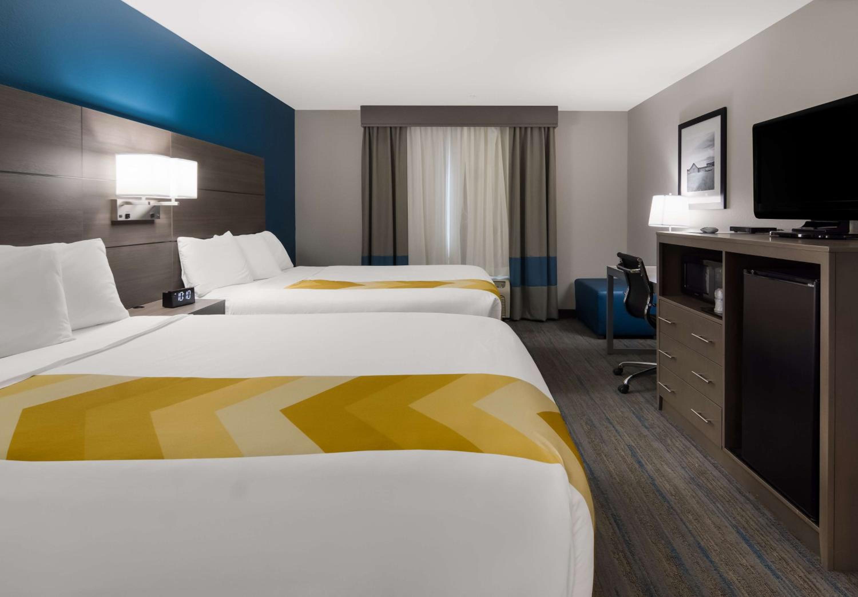 Queen Suite with Two Queen Beds - Disability Access - Photo 4