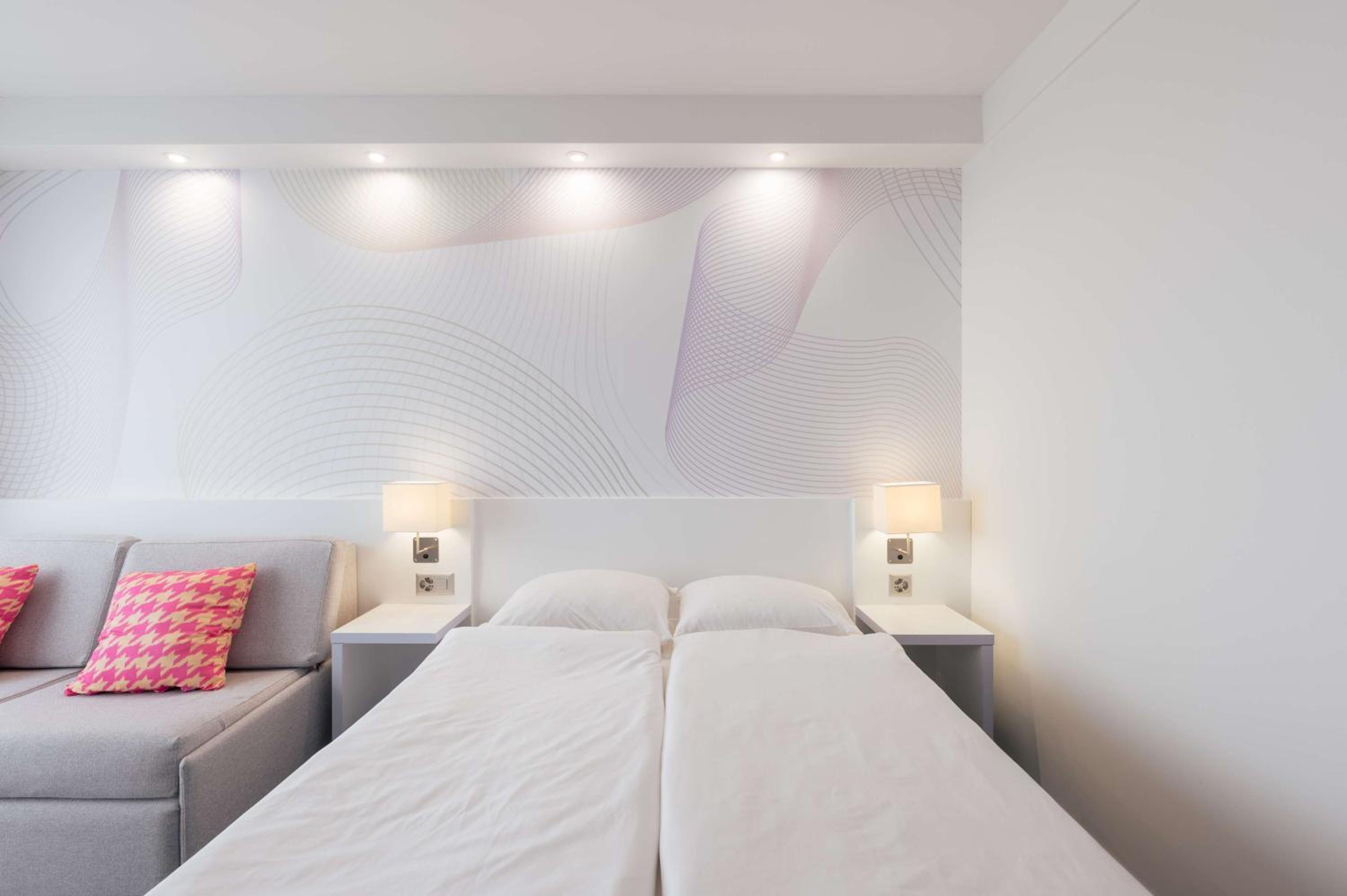 Design Room Comfort with Swiss Alps View photo 3