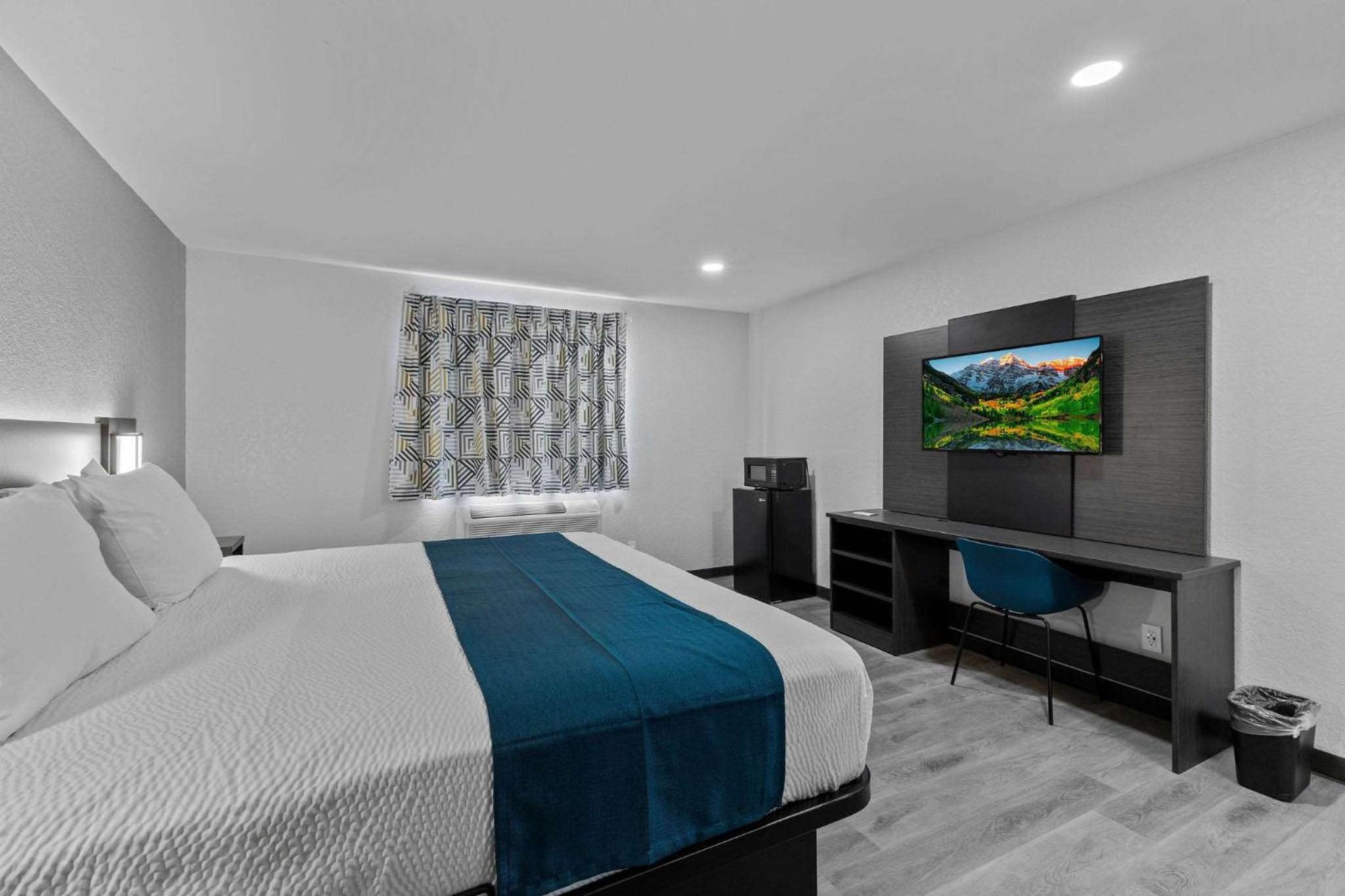 King Room - Non-Smoking - Photo 6