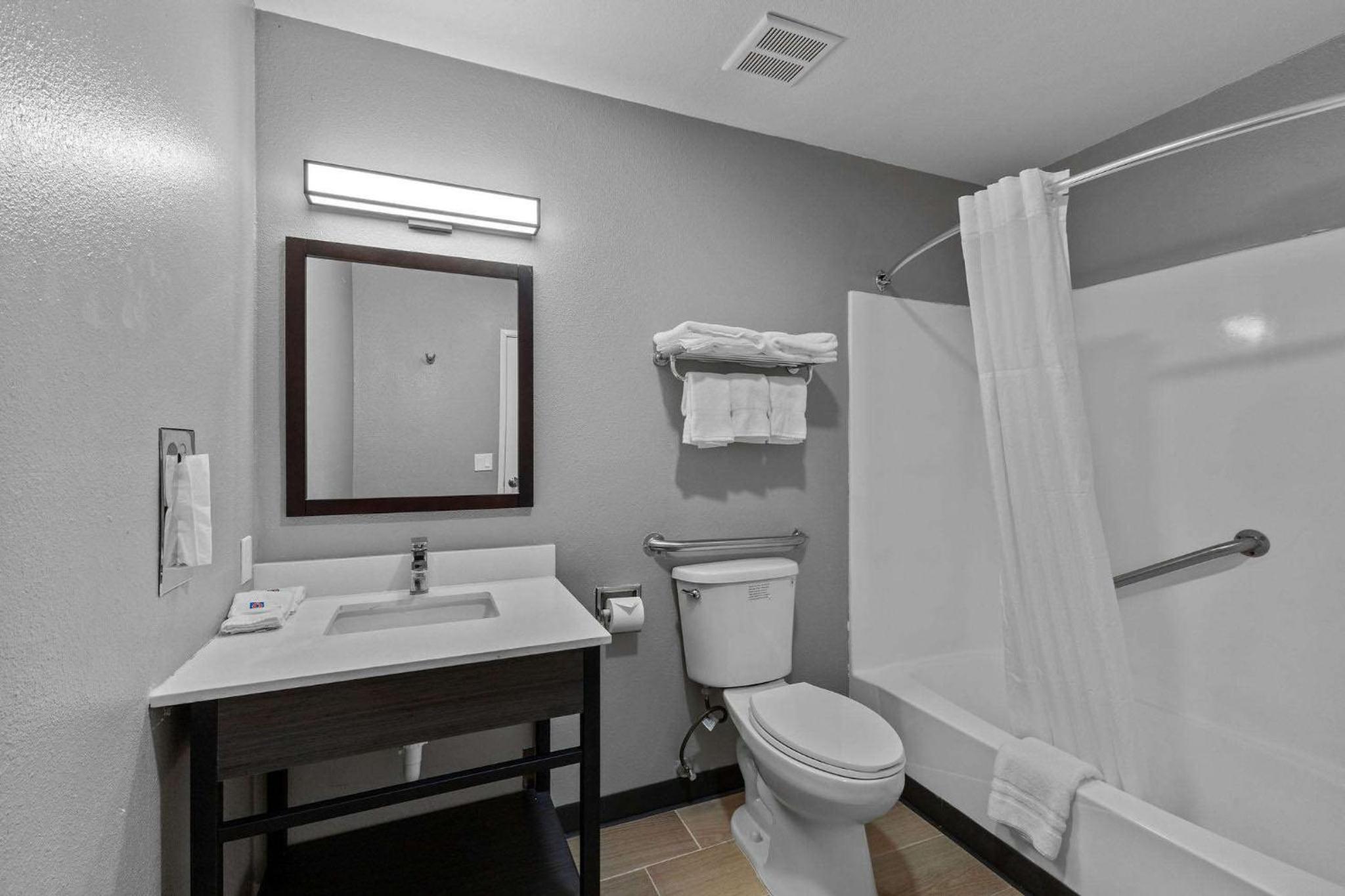 Queen Room - Disability Access - Non-Smoking - Photo 5