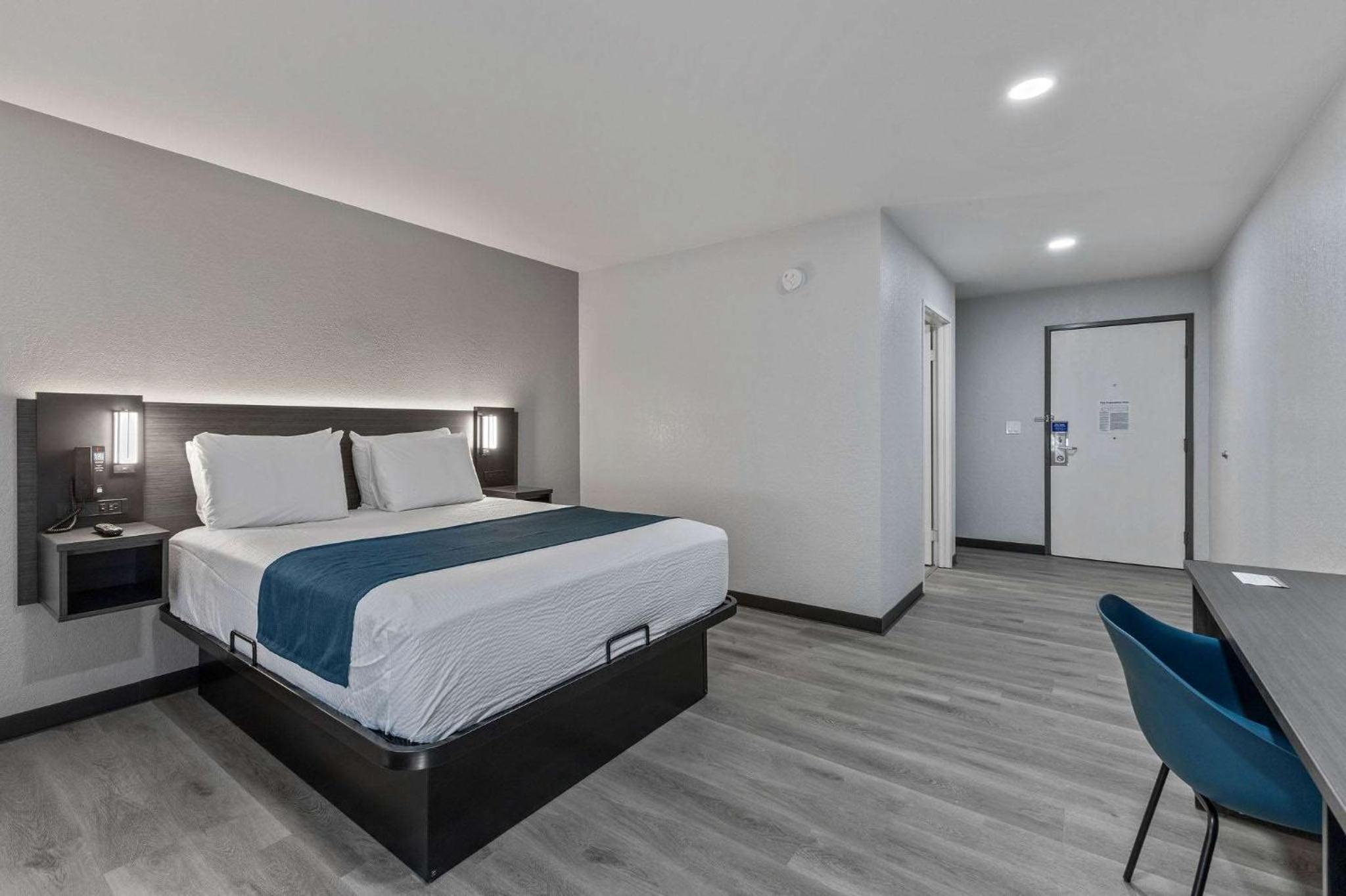Queen Room - Disability Access - Non-Smoking - Photo 1