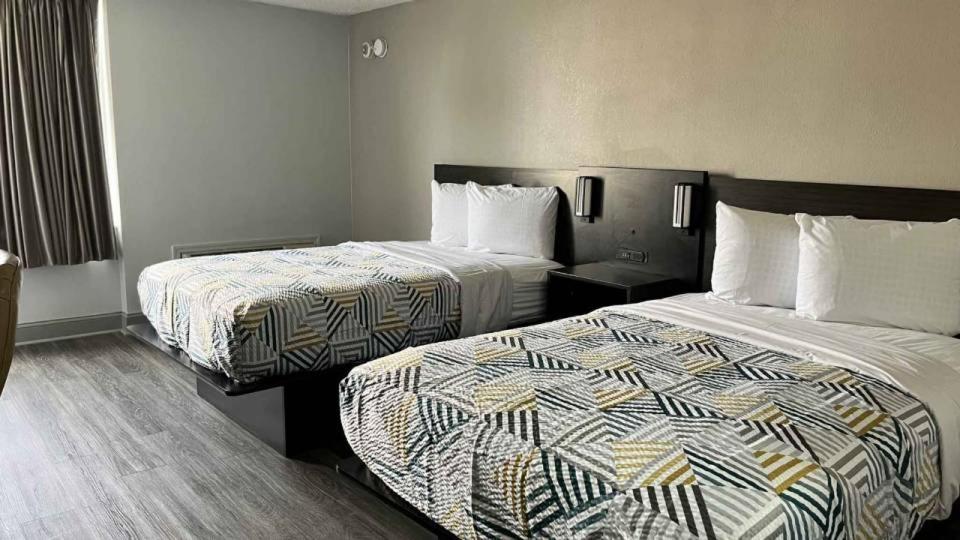 Quadruple Room - Non-Smoking - Photo 1