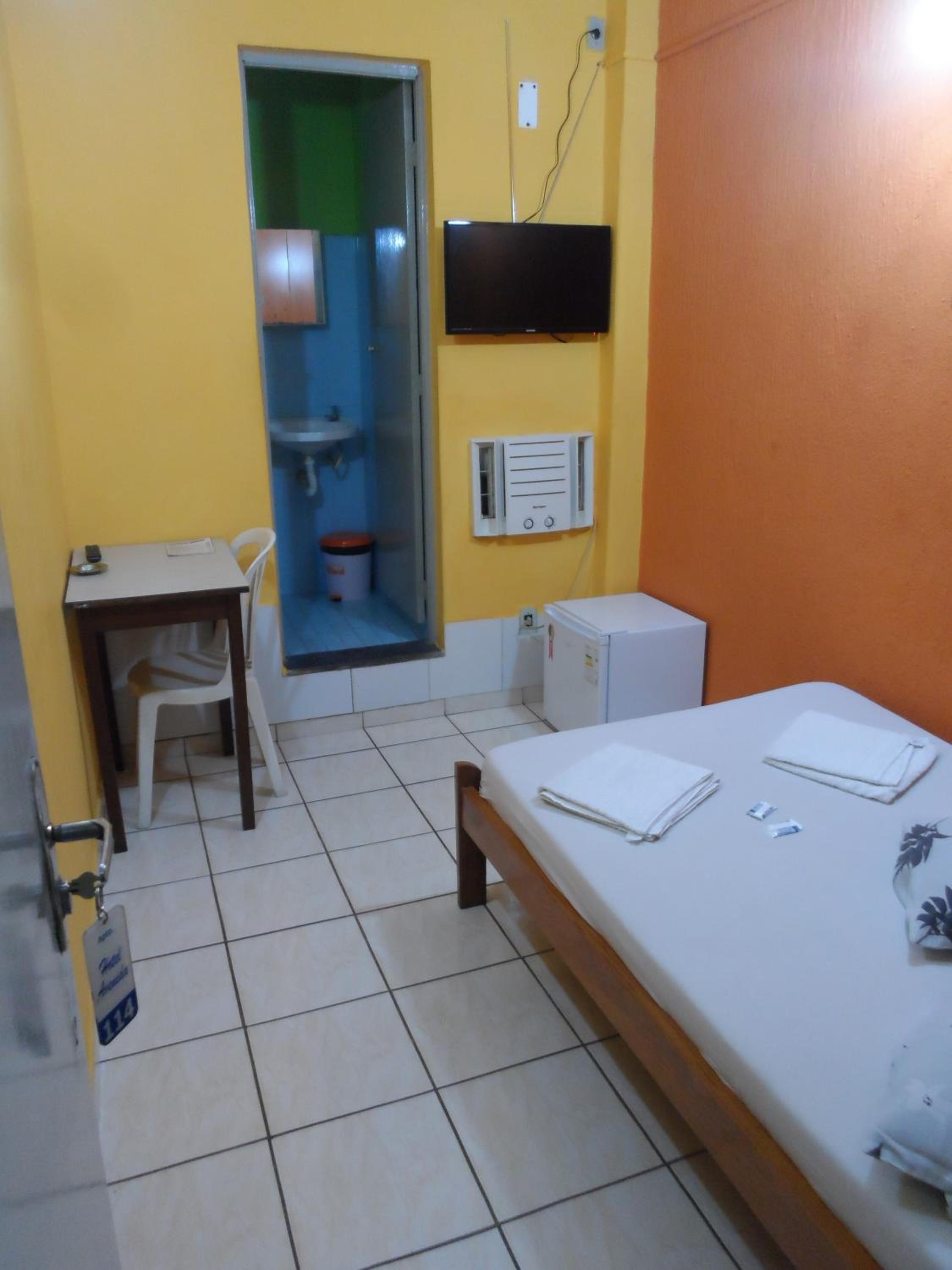 Single Room with Bathroom photo 2
